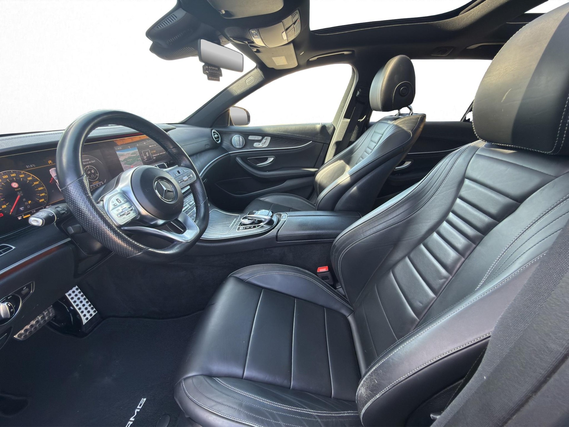 MERCEDES-BENZ E 220 d AMG Line 4matic Kombi-image-10