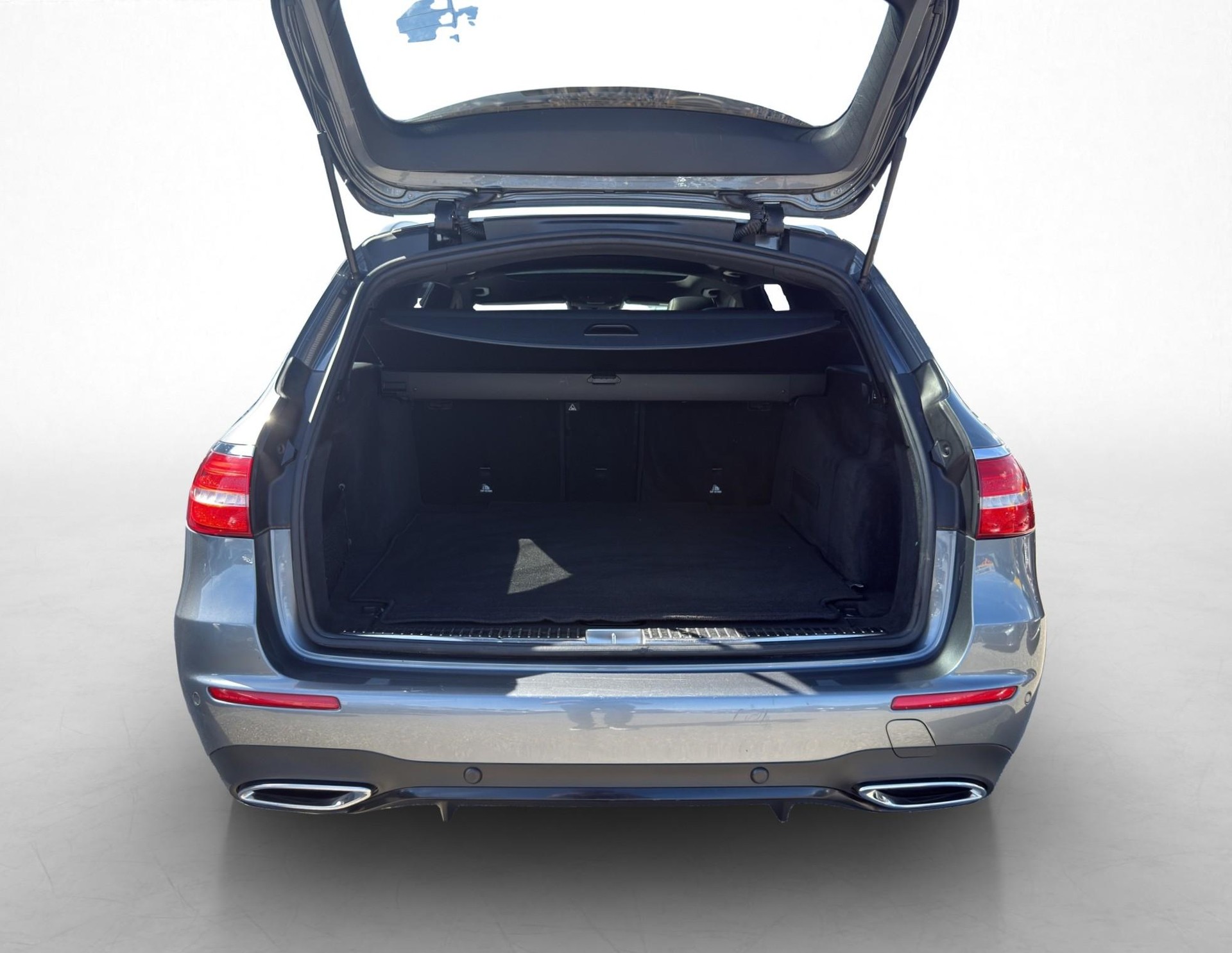 MERCEDES-BENZ E 220 d AMG Line 4matic Kombi-image-6