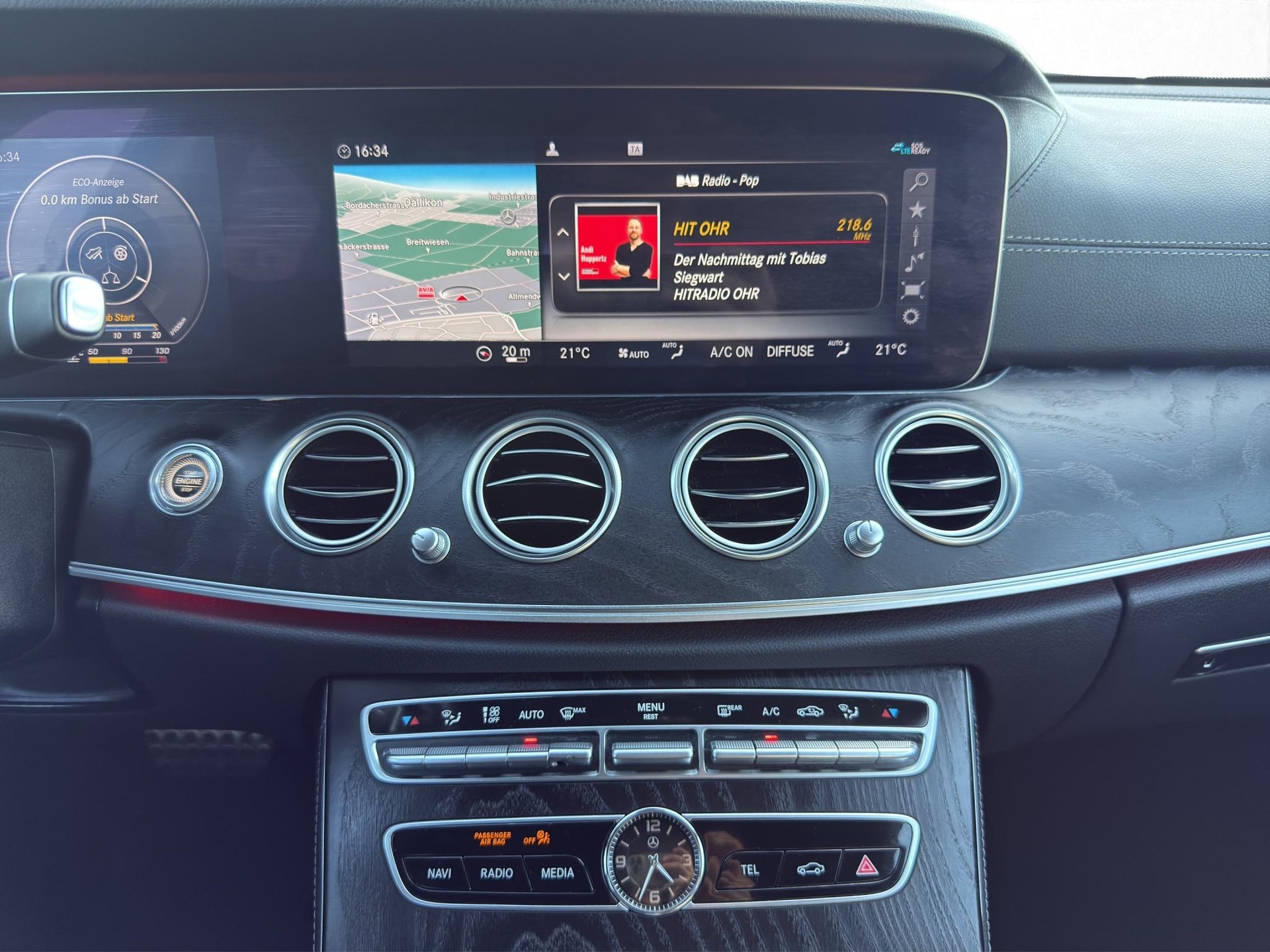 MERCEDES-BENZ E 220 d AMG Line 4matic Kombi-image-23