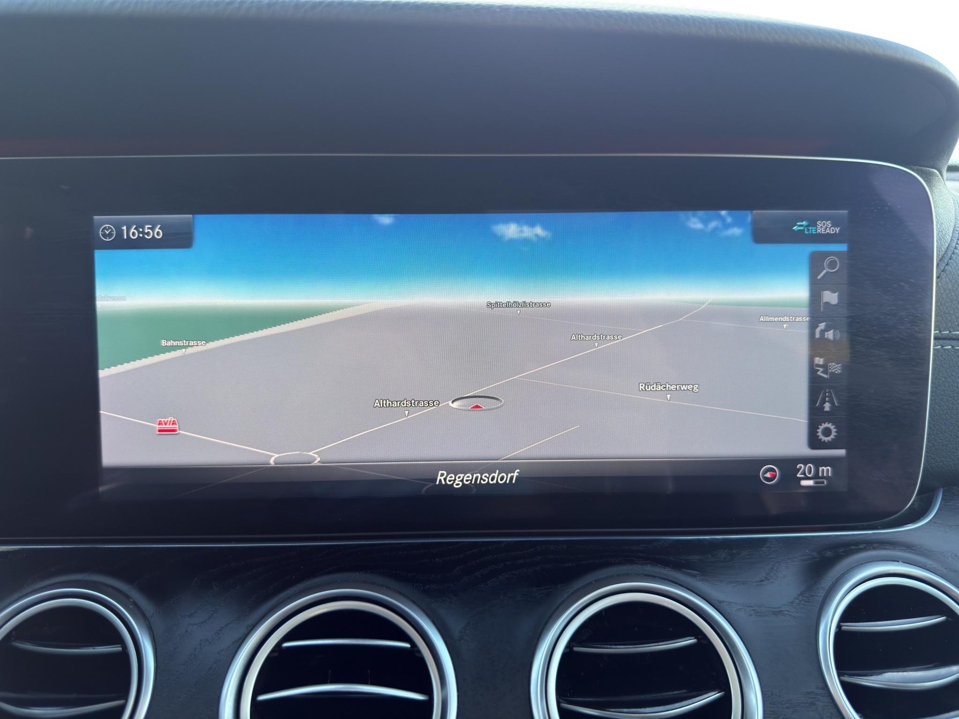 MERCEDES-BENZ E 220 d AMG Line 4matic Kombi-image-26