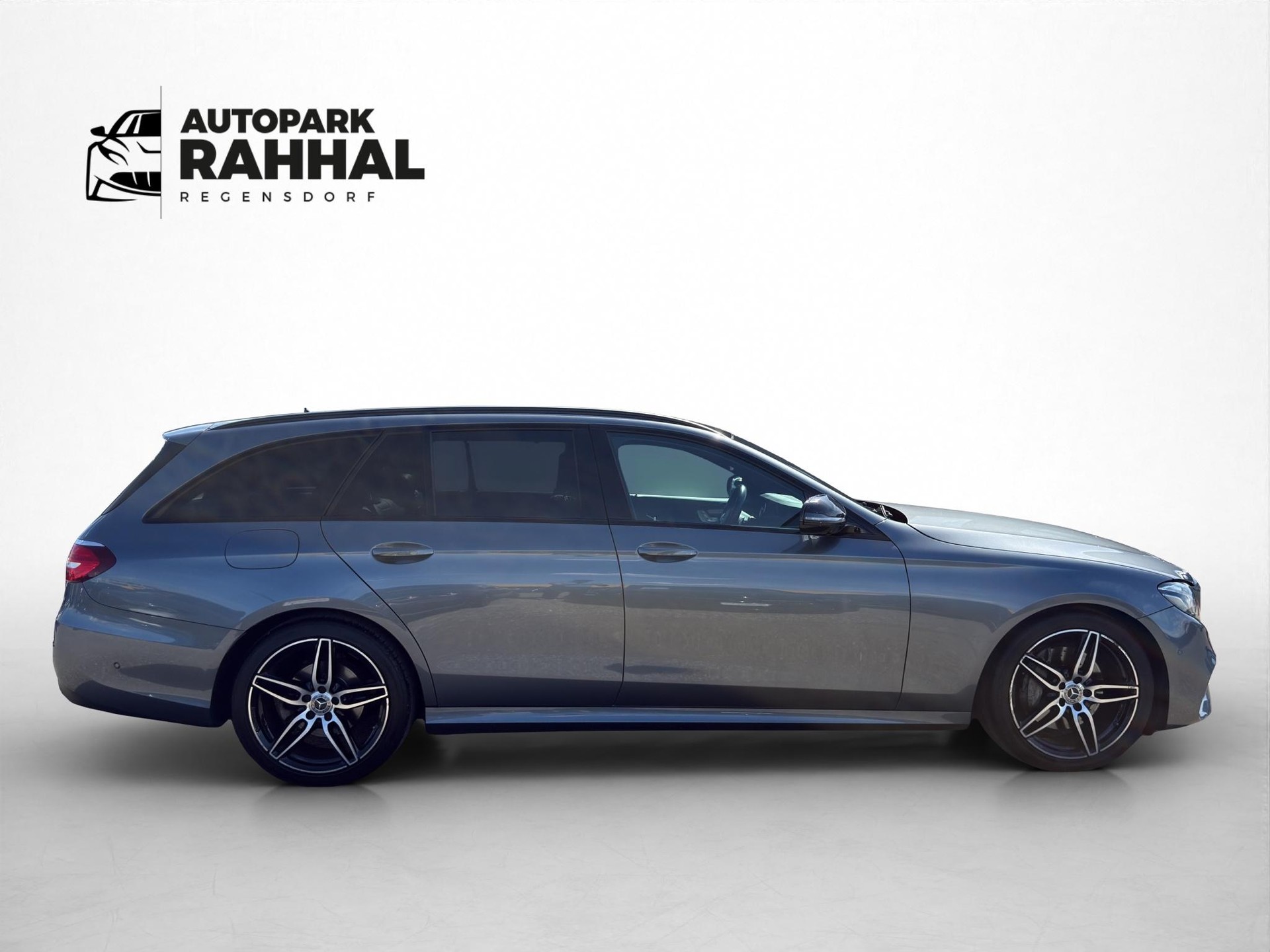 MERCEDES-BENZ E 220 d AMG Line 4matic Kombi-showroom-element-3