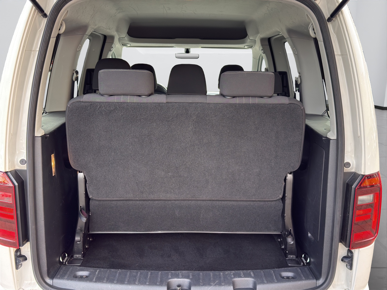 VW Caddy Alltrack 2.0 TDI 4m-image-12