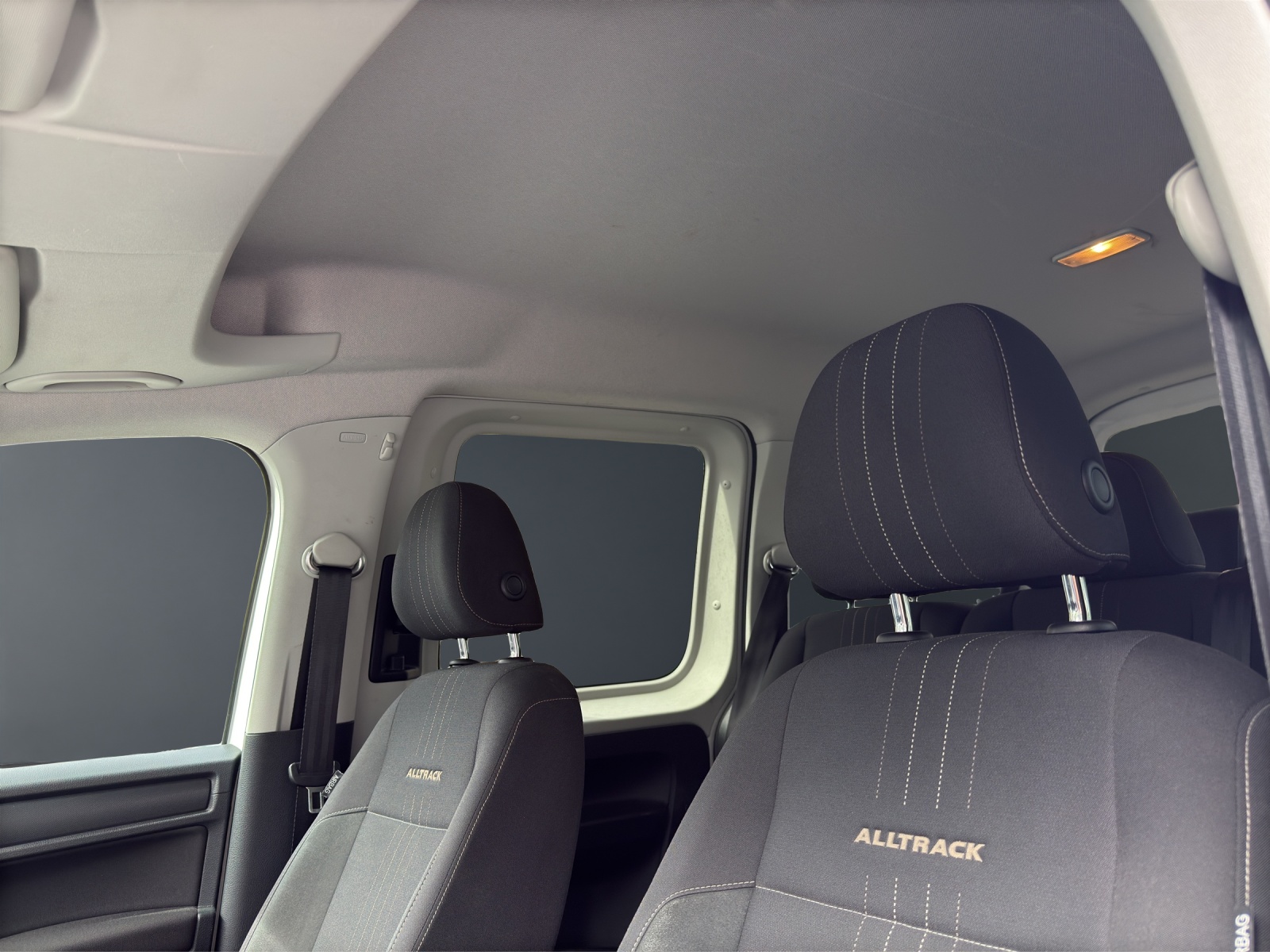 VW Caddy Alltrack 2.0 TDI 4m-image-9
