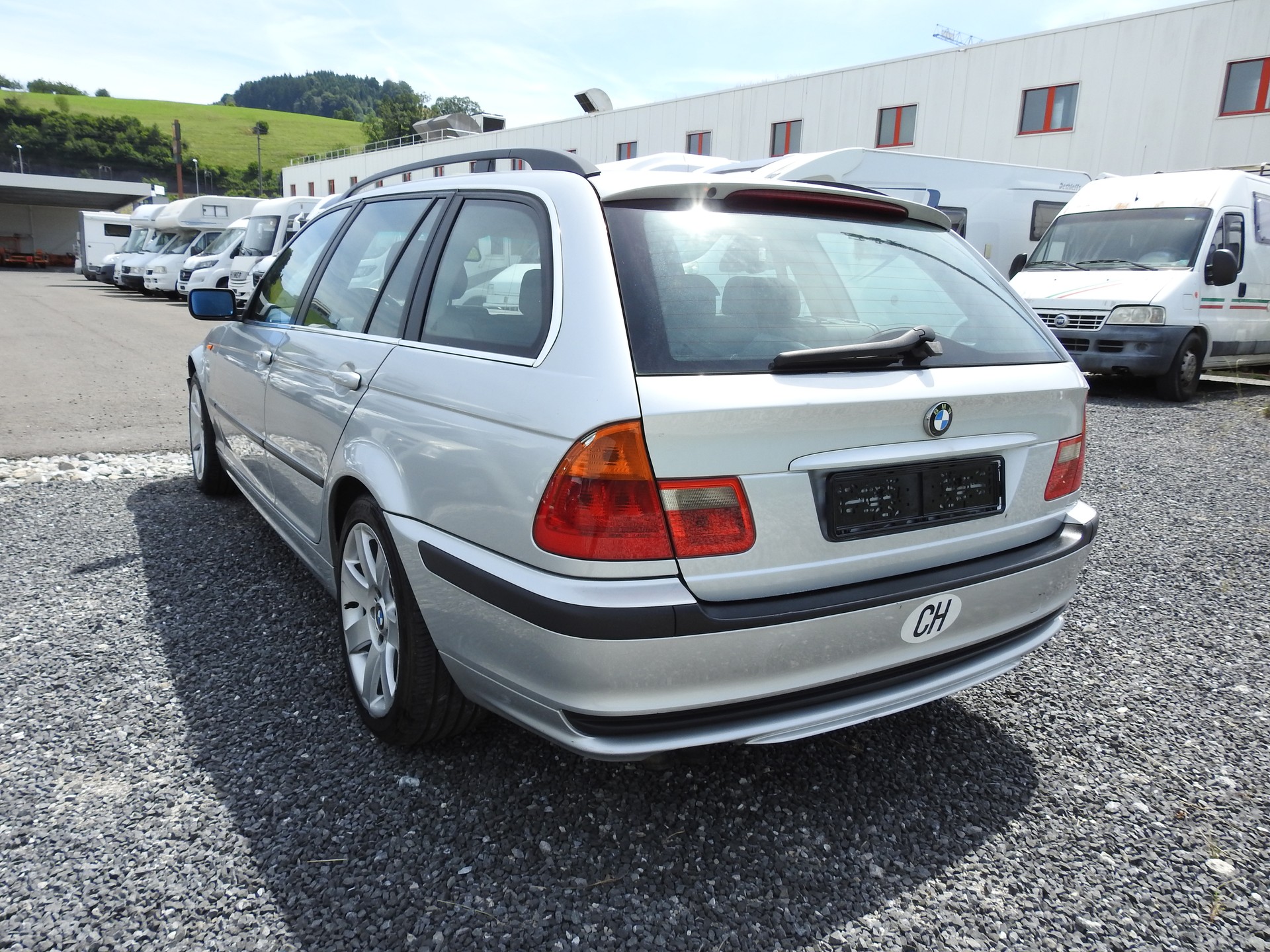 BMW 330xd Touring-showroom-element-3