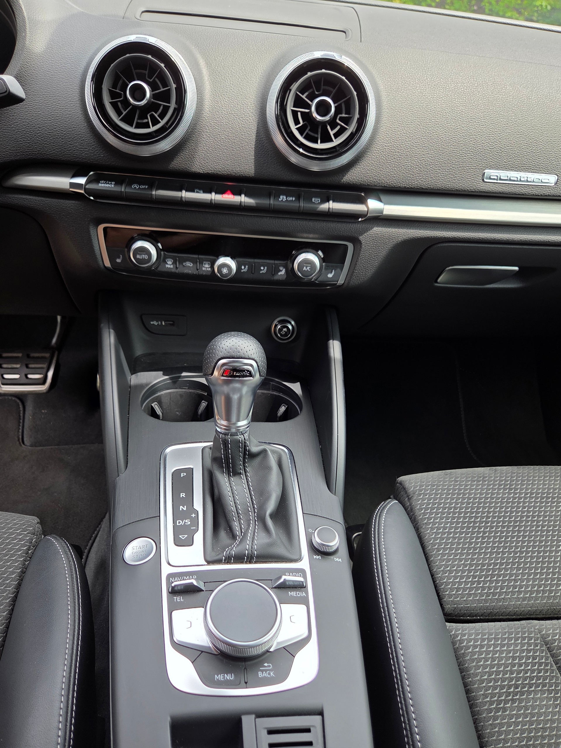 AUDI 2.0 40 TFSI Sport qu. S-Tronic-image-16