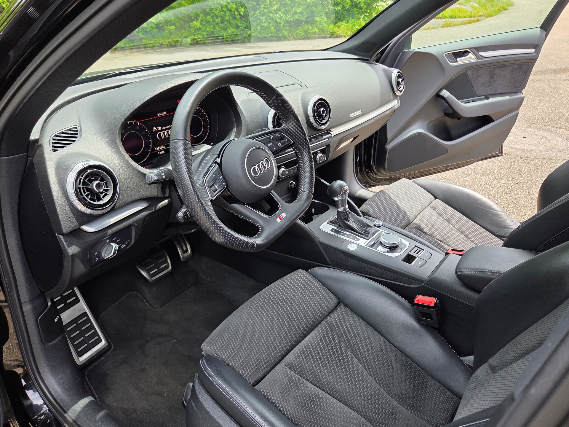 AUDI 2.0 40 TFSI Sport qu. S-Tronic-image-10