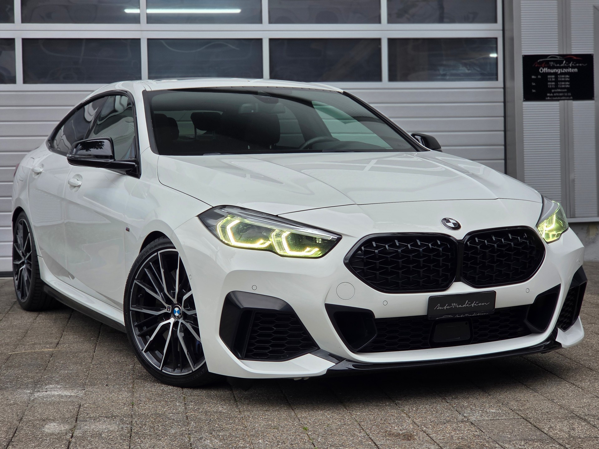 BMW M235i Gran Coupé xDrive Steptronic ** VOLLAUSSTATTUNG -M PERFORMANCE - ASSISTENZ PAKET PLUS - PANORAMA - HEAD UP DISPLAY **