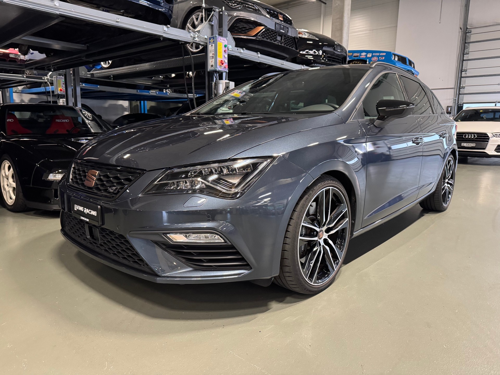 SEAT Leon ST 2.0 TSI Cupra 300 4 Drive DSG-image-1