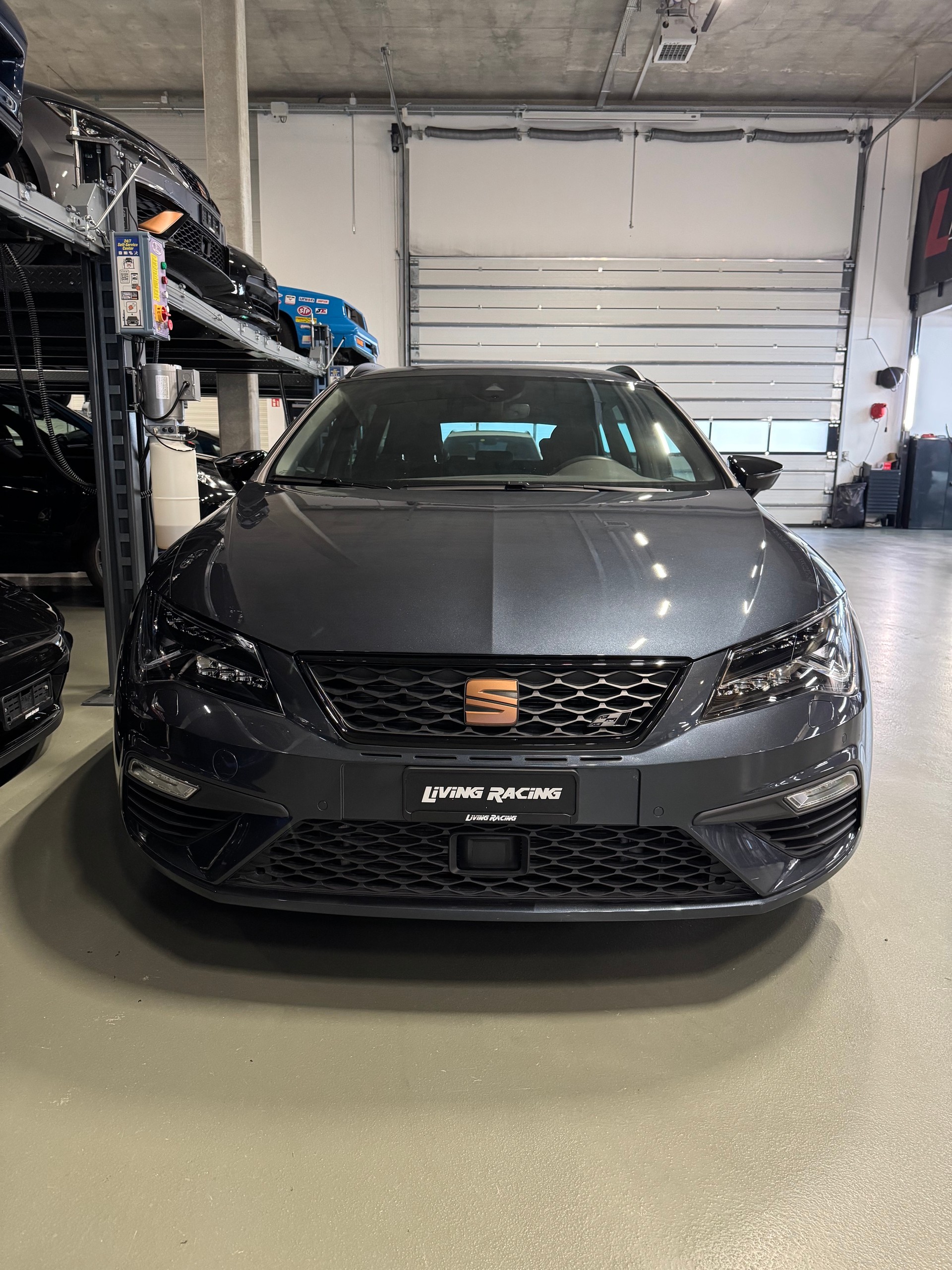 SEAT Leon ST 2.0 TSI Cupra 300 4 Drive DSG-image-4