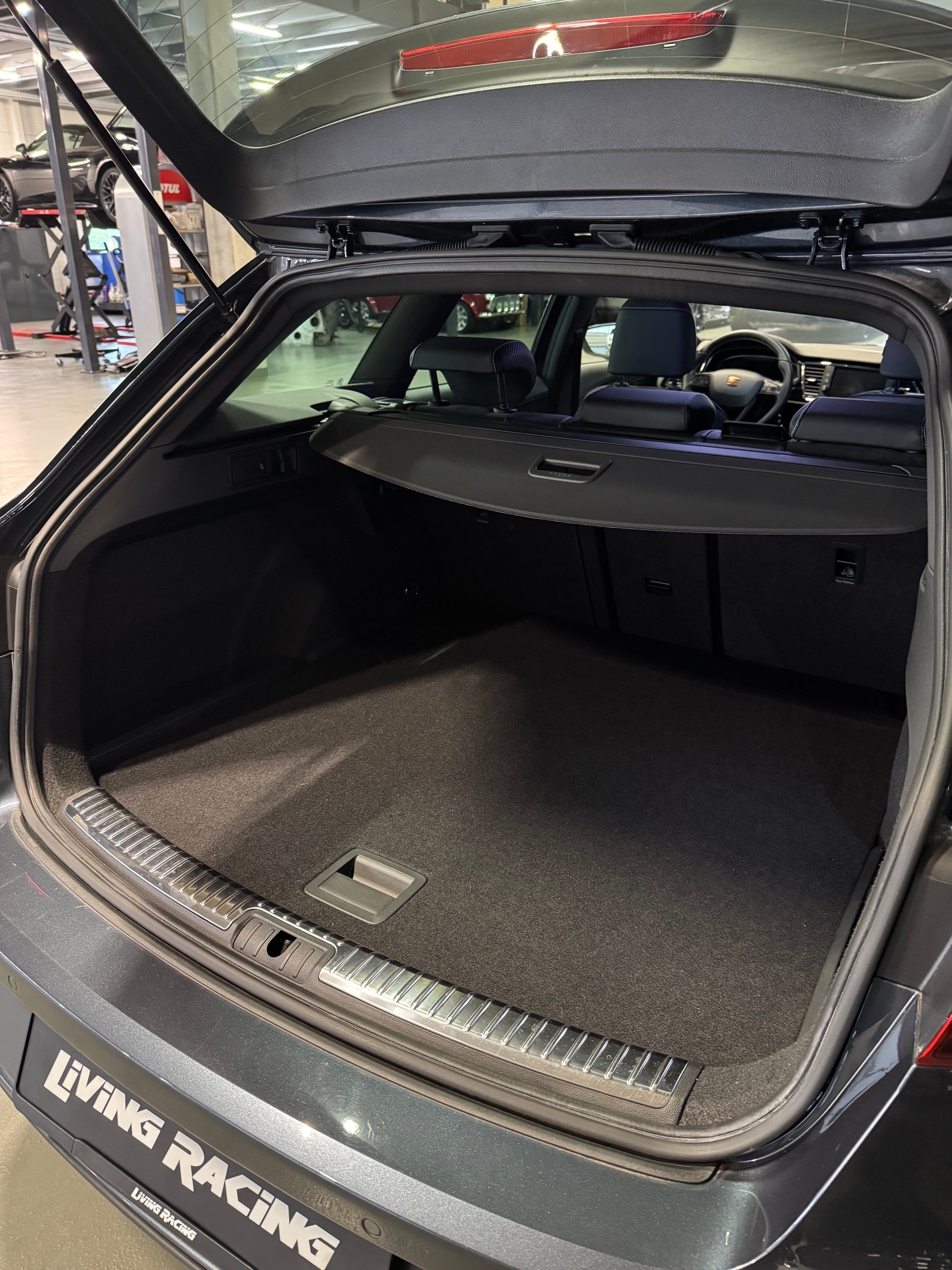 SEAT Leon ST 2.0 TSI Cupra 300 4 Drive DSG-image-10