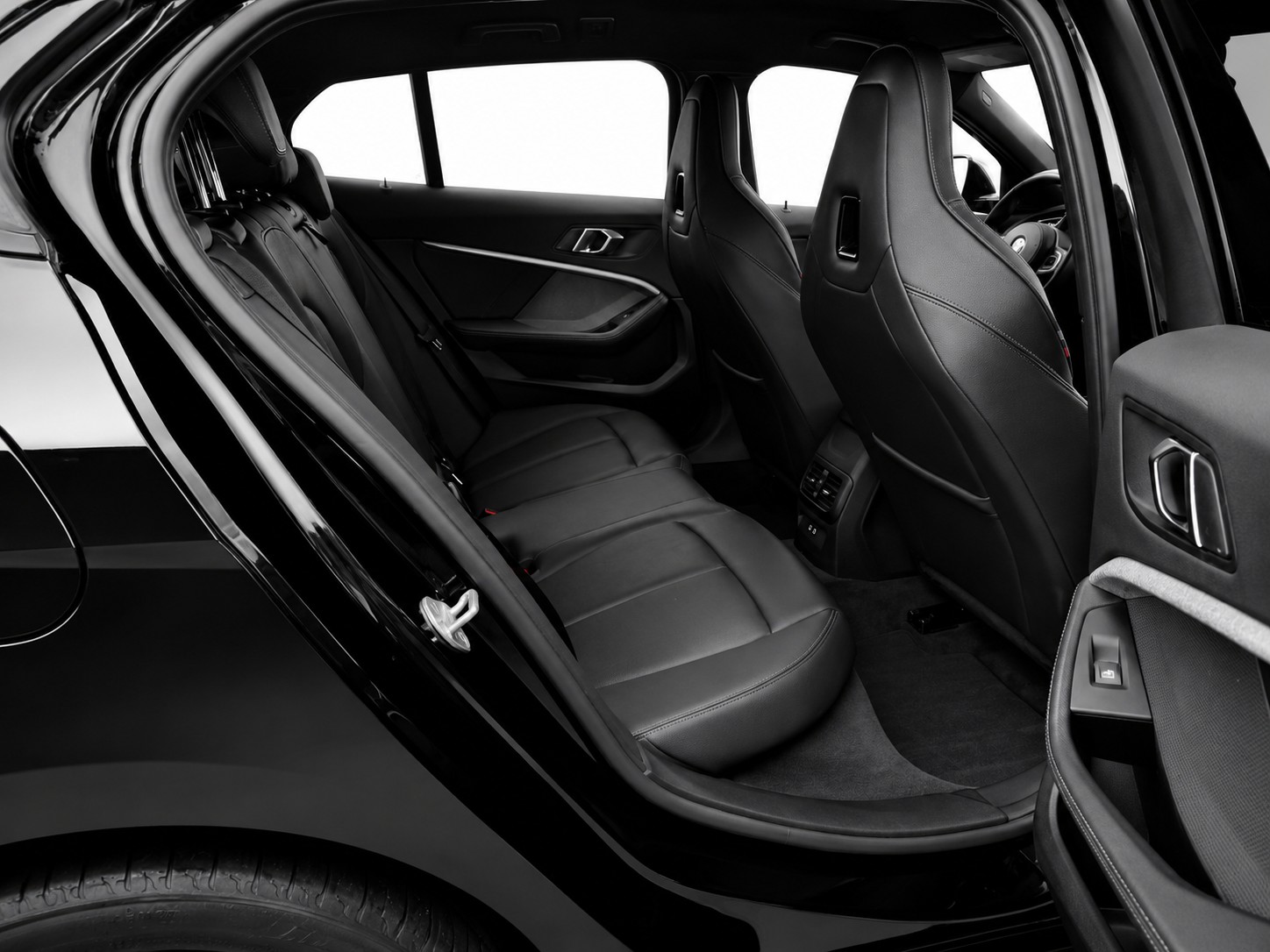 BMW M135i xDrive M-Sport CH FAHRZEUG-image-12