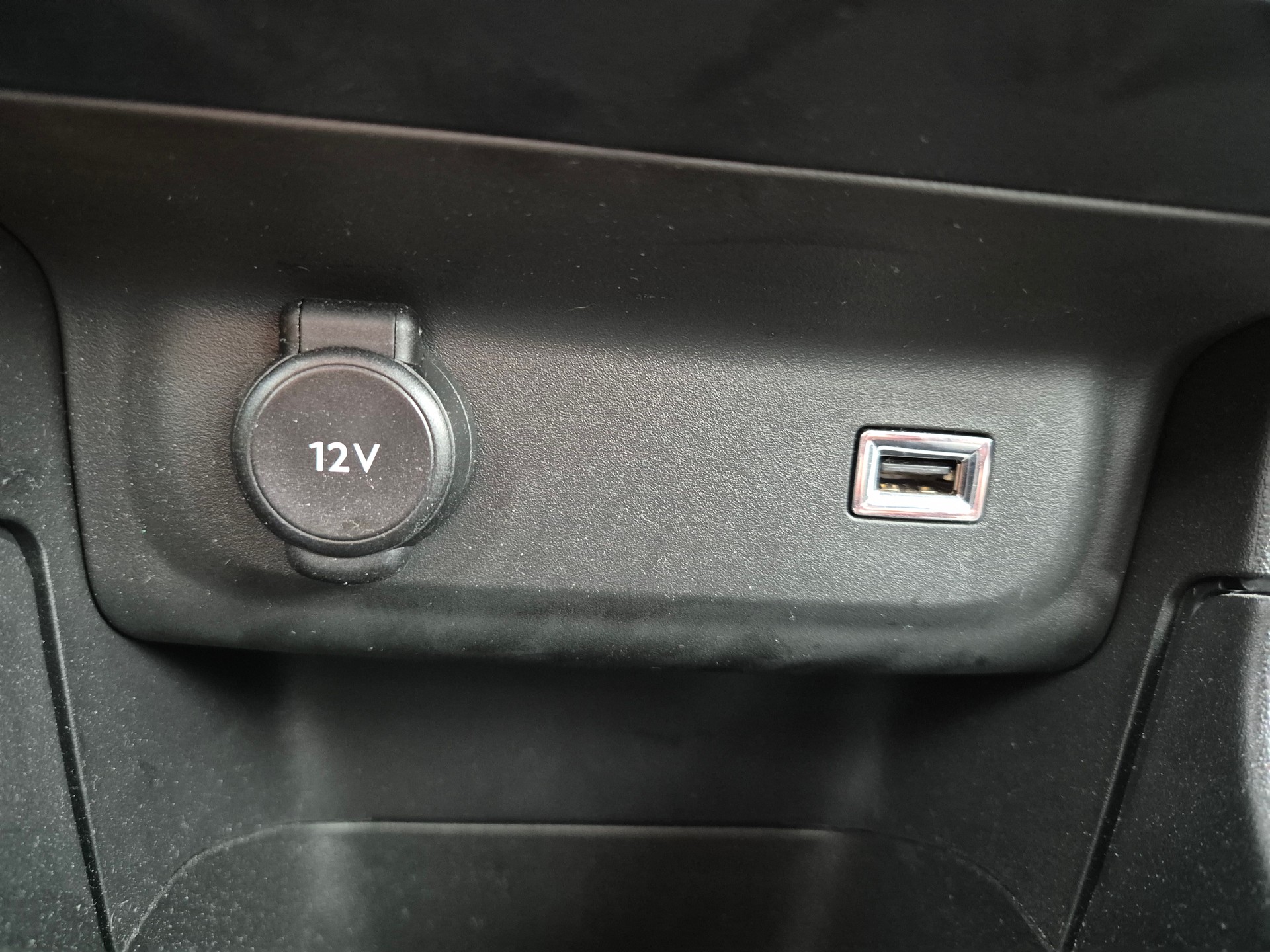 CITROEN C3 1.2i PureTech Feel-image-15