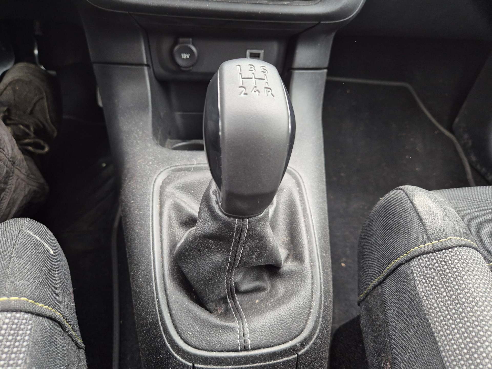 CITROEN C3 1.2i PureTech Feel-image-11