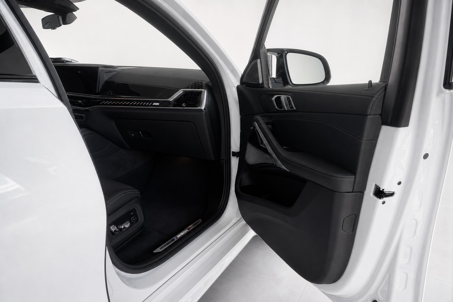 BMW X6 M60i M Sport Pro xDrive 48V Steptronic-image-16