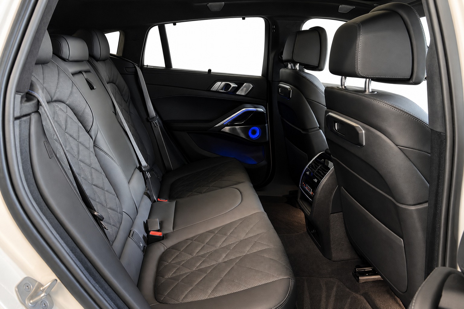 BMW X6 M60i M Sport Pro xDrive 48V Steptronic-image-24