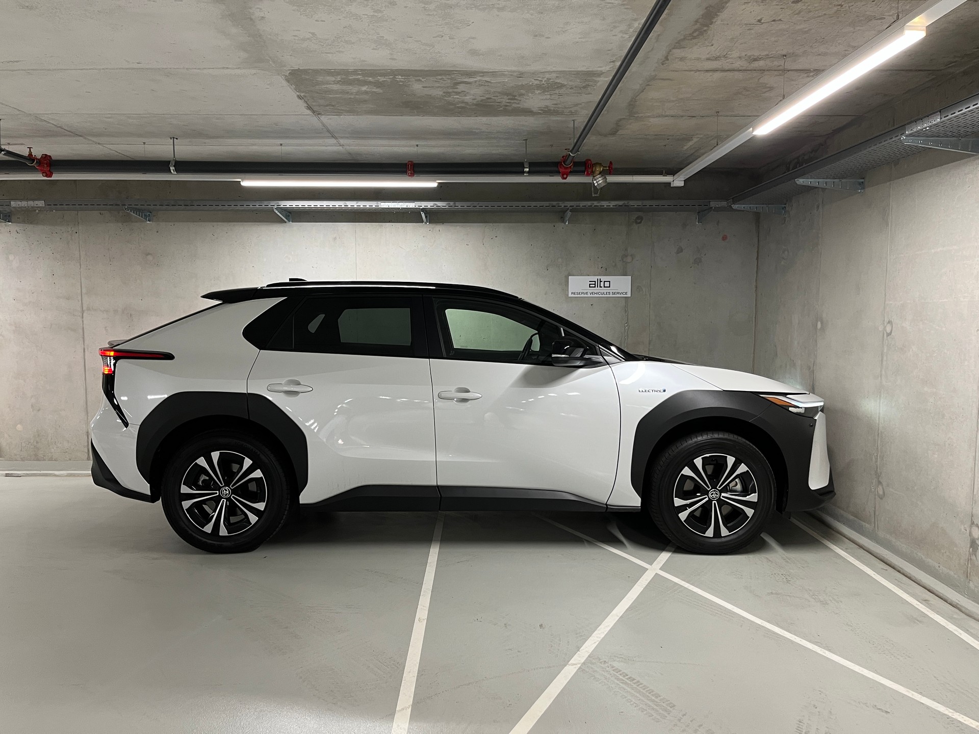 TOYOTA bZ4X Style 71,4 kWh 4WD-image-5