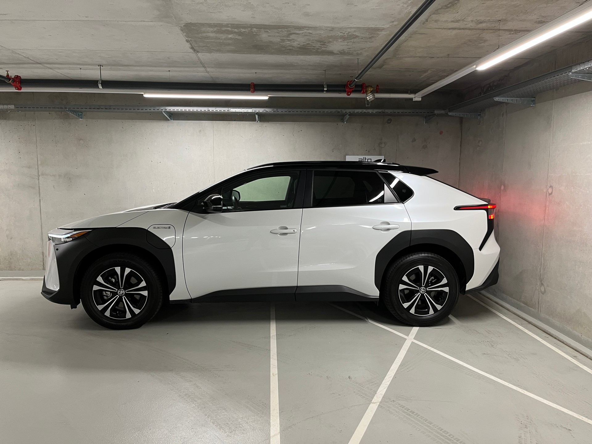 TOYOTA bZ4X Style 71,4 kWh 4WD-showroom-element-1