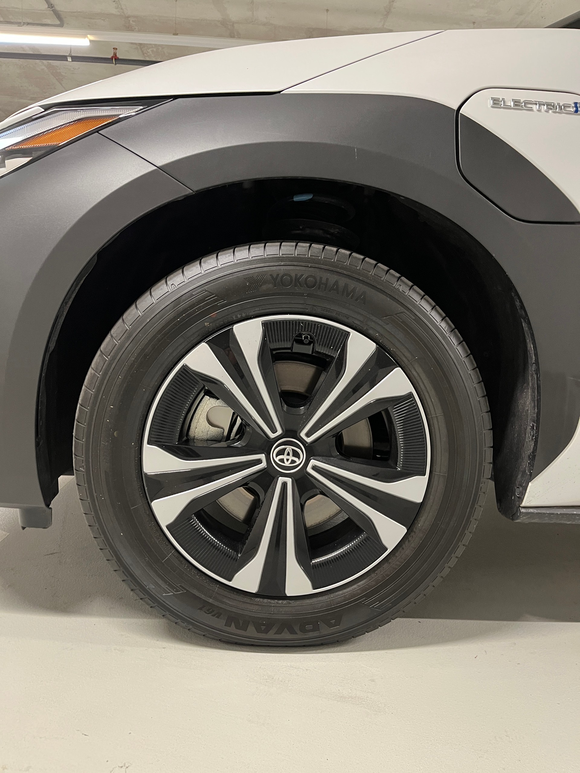 TOYOTA bZ4X Style 71,4 kWh 4WD-image-23