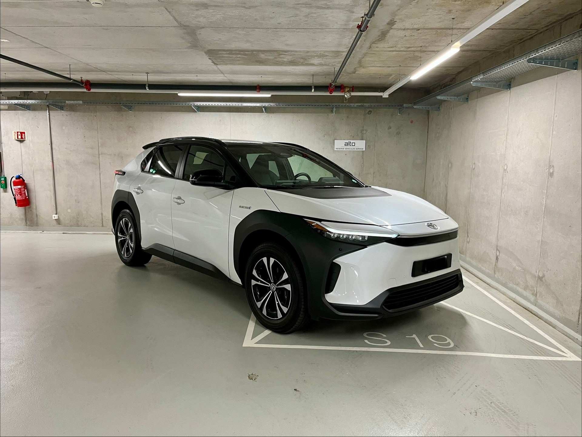 TOYOTA bZ4X Style 71,4 kWh 4WD-image-6