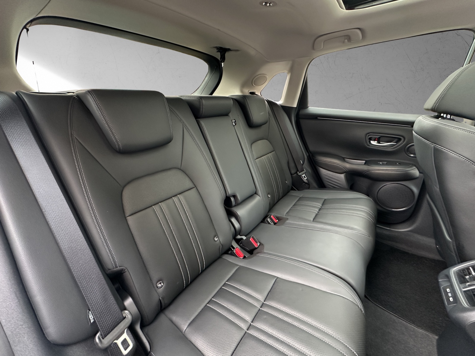 HONDA ZR-V 2.0i MMD Hybrid Advance Automatic-image-12