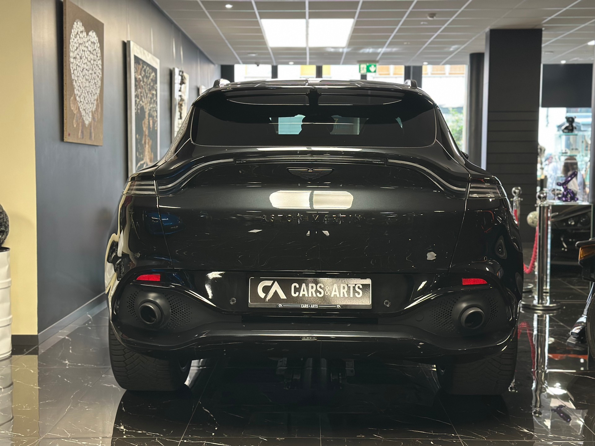 ASTON MARTIN DBX 4.0 V8-showroom-element-2