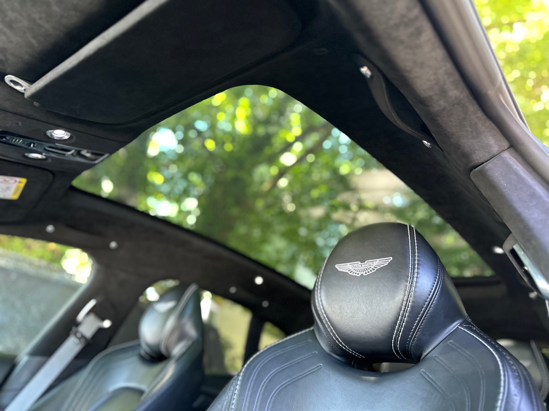 ASTON MARTIN DBX 4.0 V8-image-10