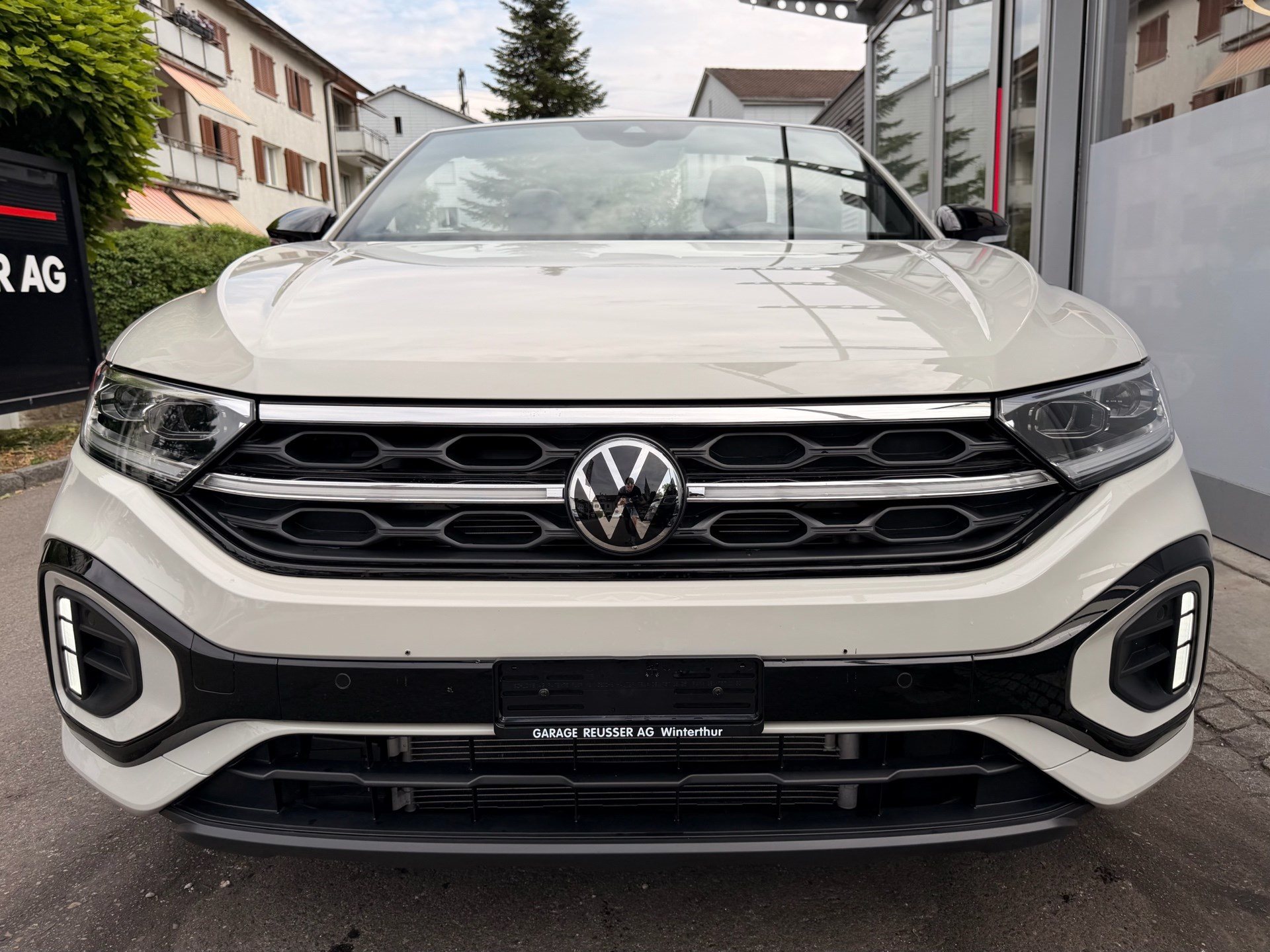 VW T-Roc CABRIOLET 1.5 TSI 150PS R-LINE *** KARMANN EDITION & 5 JAHRE VW WERKSGARANTIE ***-showroom-element-1