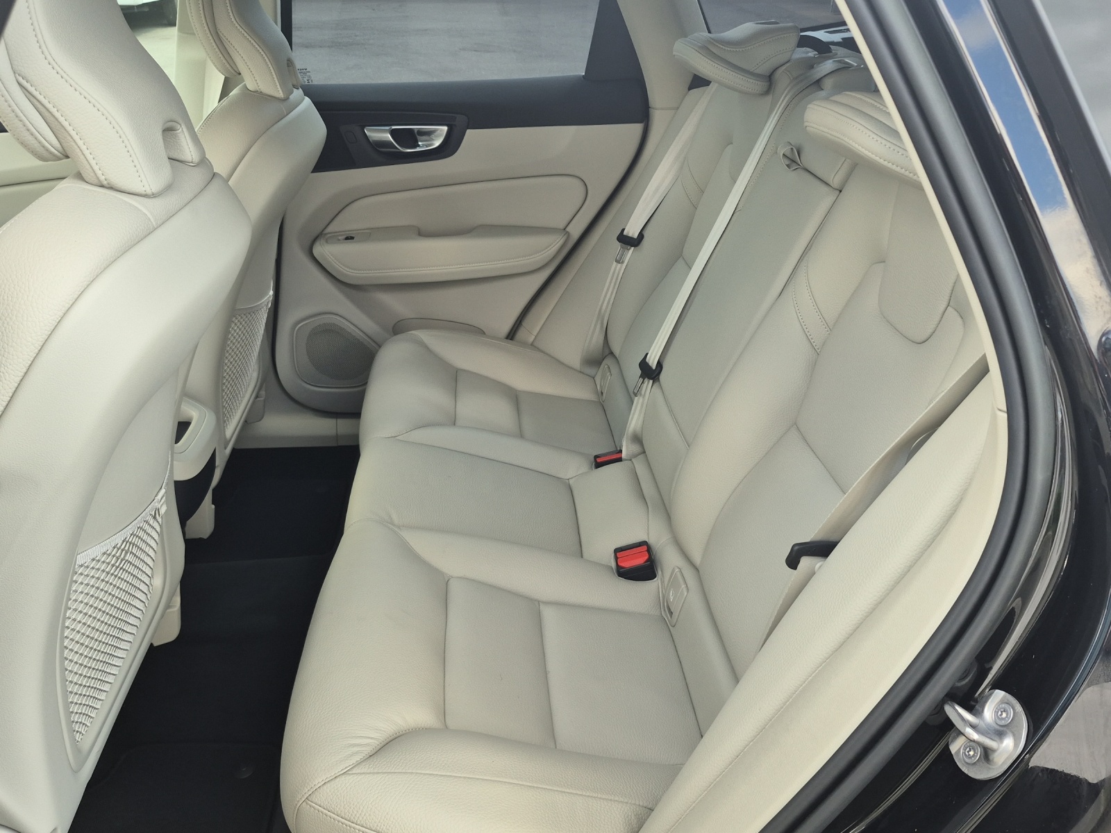 VOLVO XC60 2.0 B4 MH Plus Bright AWD-image-6