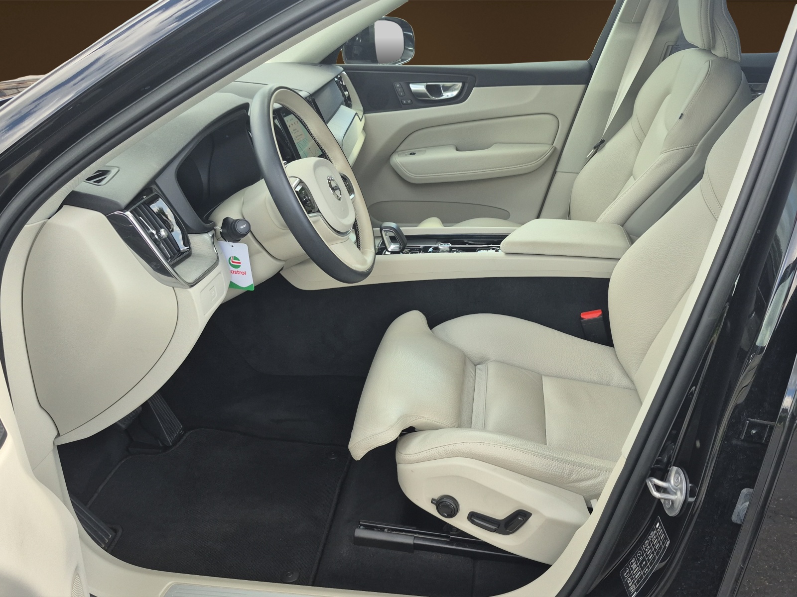 VOLVO XC60 2.0 B4 MH Plus Bright AWD-image-5