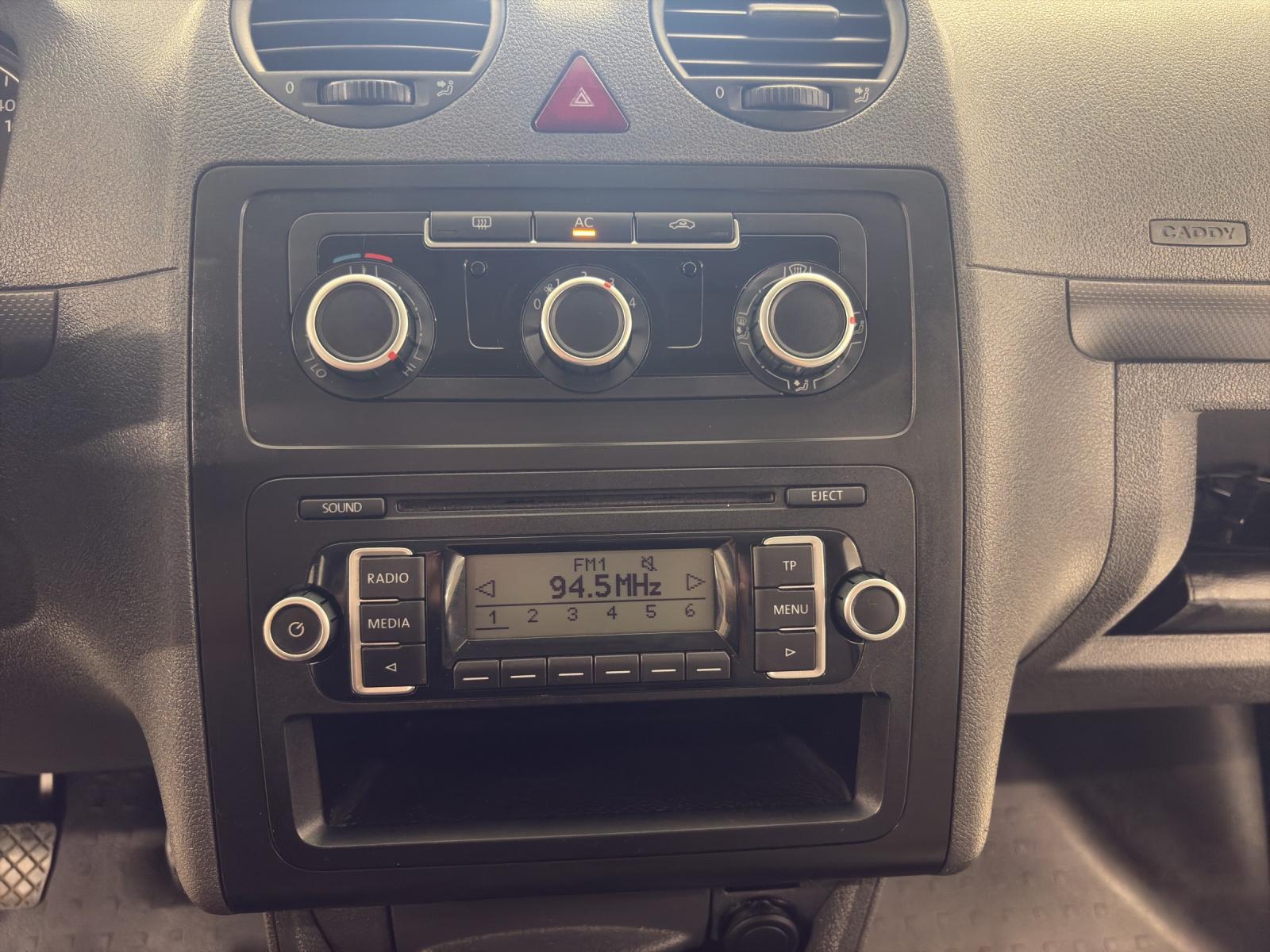 VW Caddy 1.6 TDI BlueMotion Technology-image-8