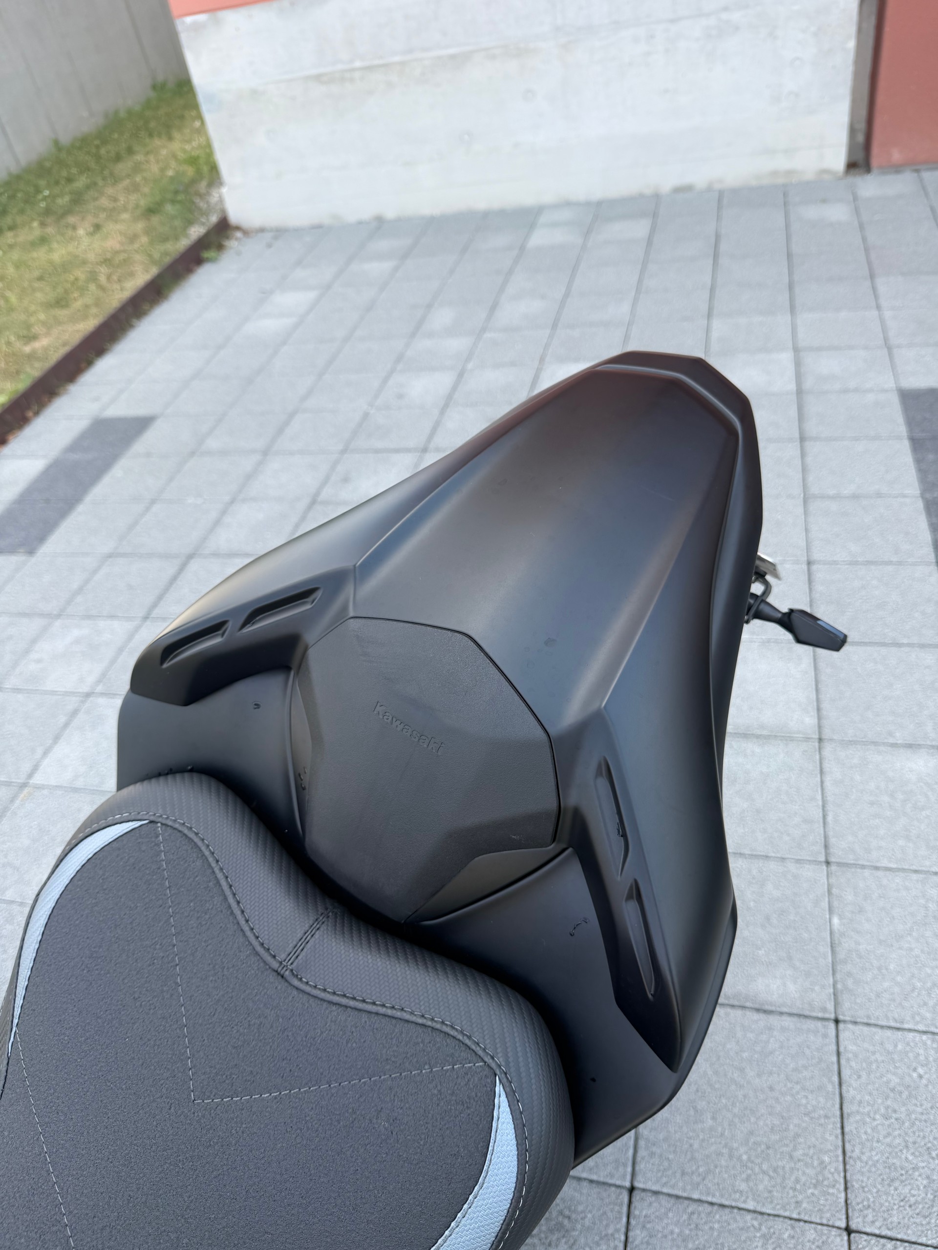 KAWASAKI Z 900 (70kW) Black Edition 2023 | Frisch ab Service | Top Zubehör-image-5