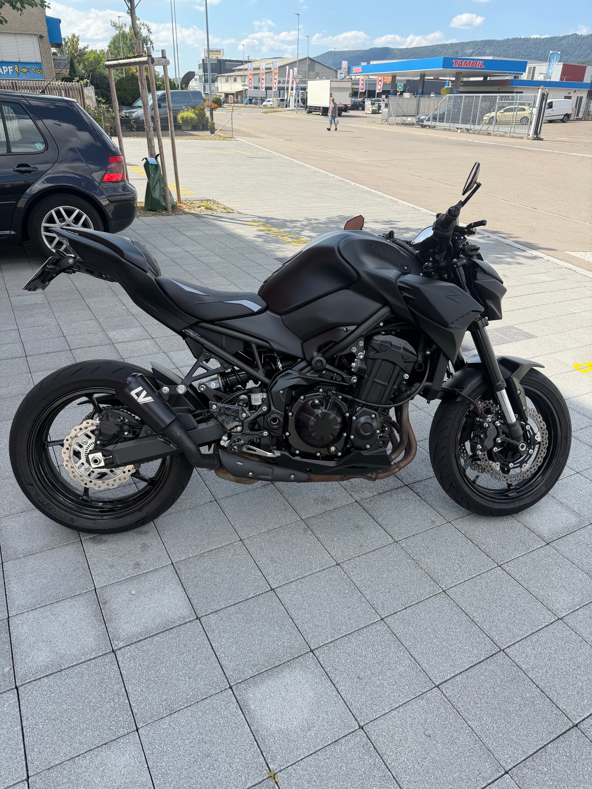 KAWASAKI Z 900 (70kW) Black Edition 2023 | Frisch ab Service | Top Zubehör-image-2