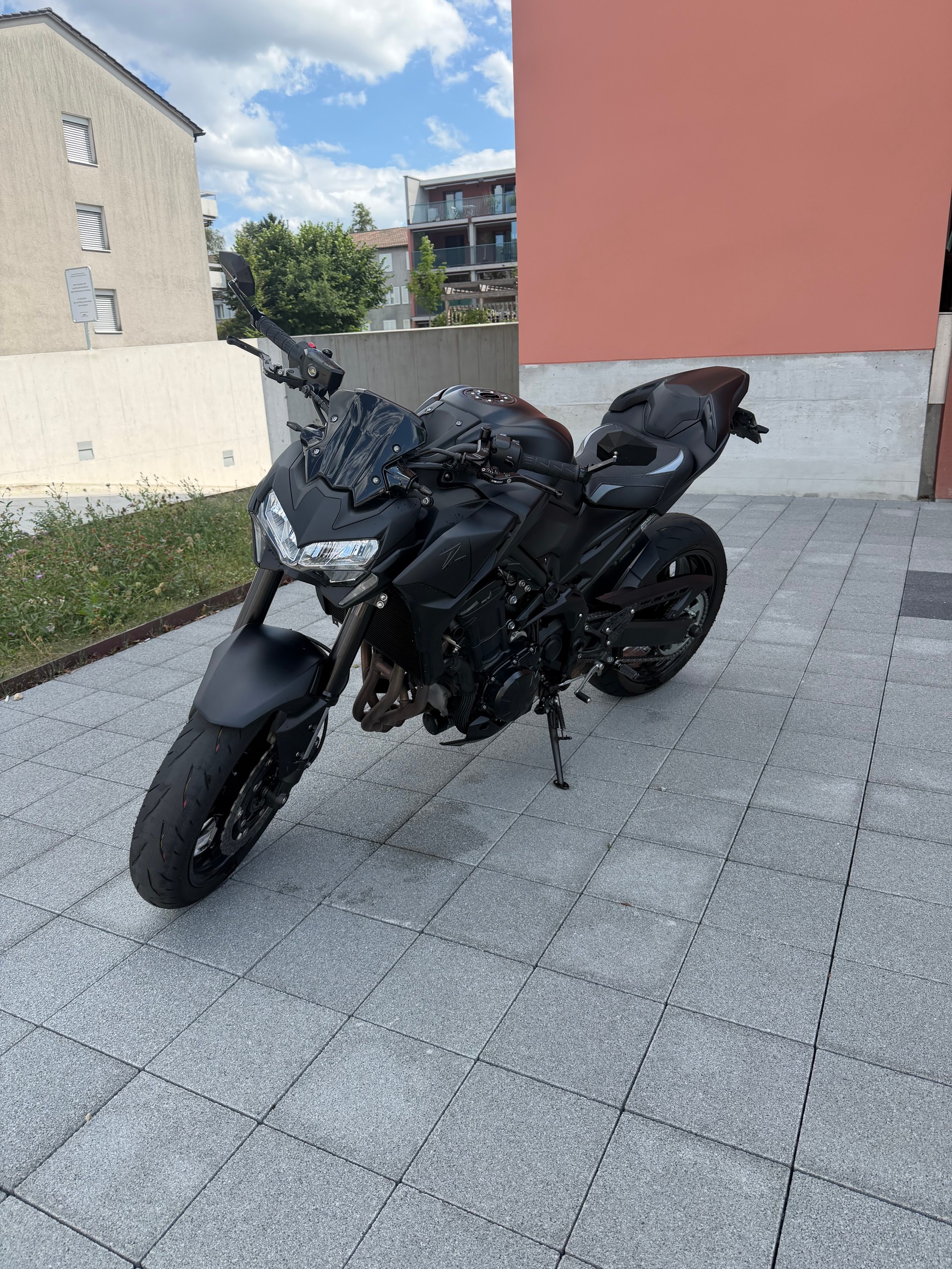KAWASAKI Z 900 (70kW) Black Edition 2023 | Frisch ab Service | Top Zubehör-image-0