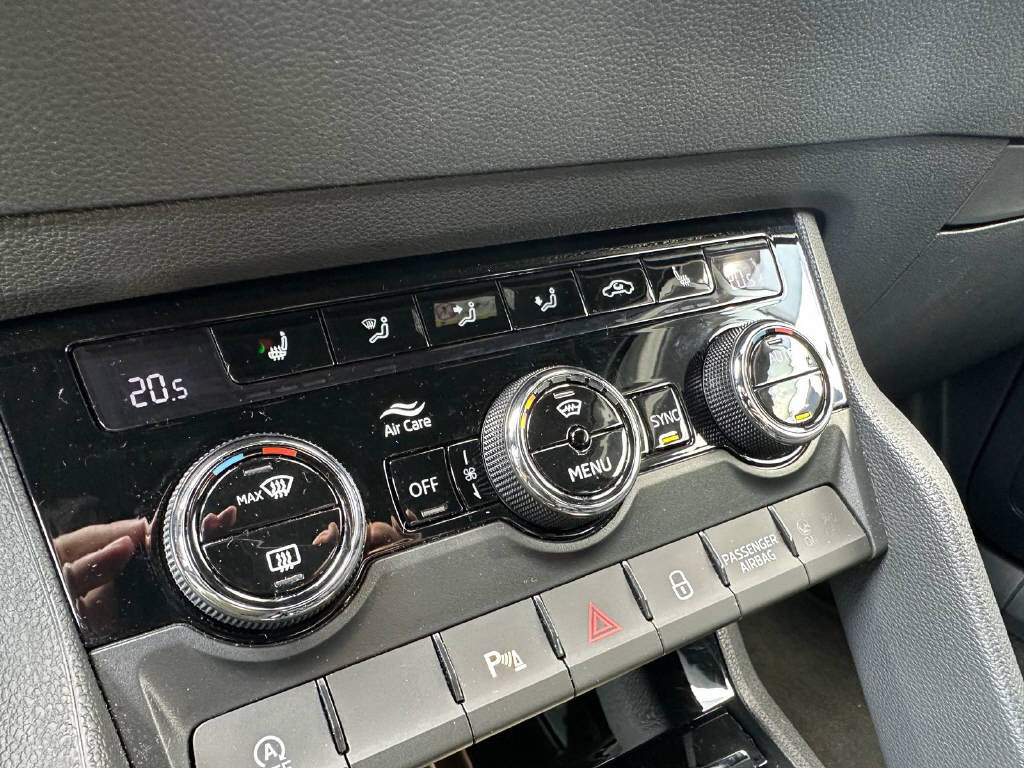 SKODA Karoq 2.0 TSI SportLine 4x4 DSG-image-9