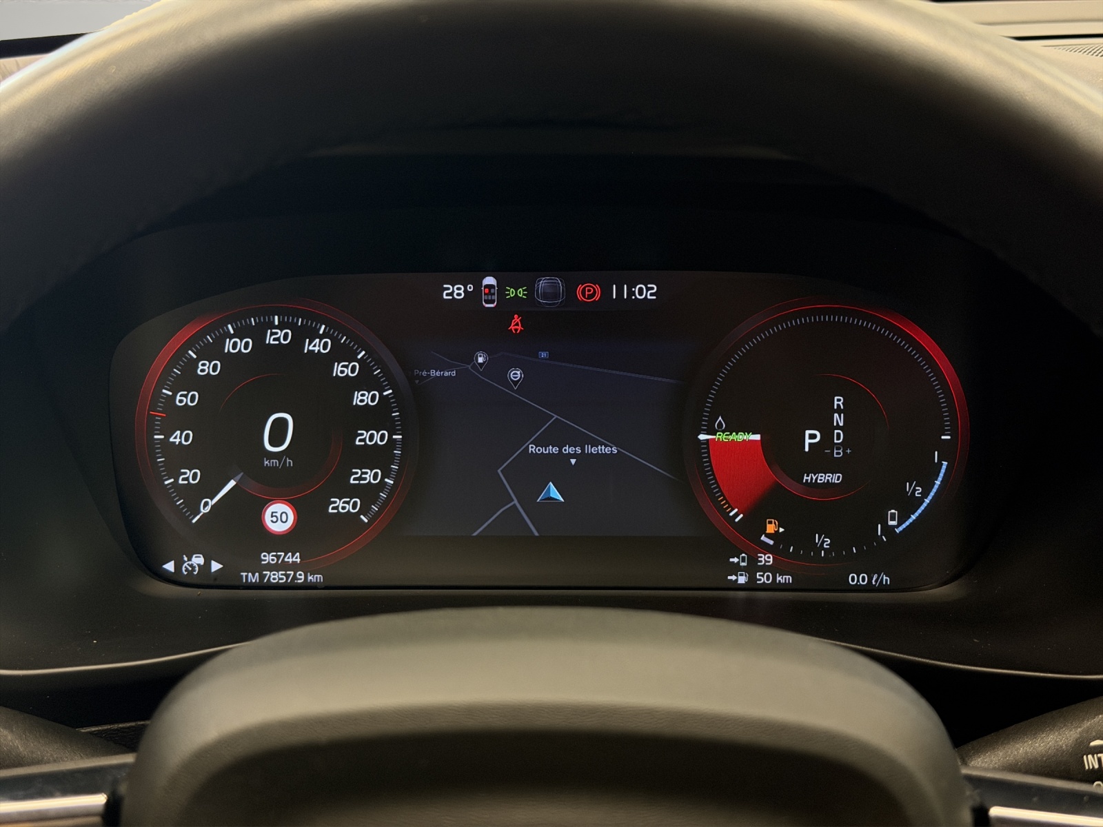 VOLVO XC40 1.5 T4 PiH R-Design-image-11