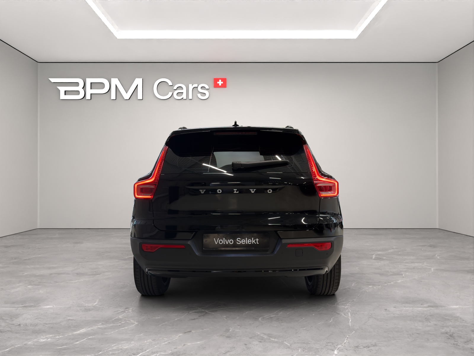 VOLVO XC40 1.5 T4 PiH R-Design-image-4