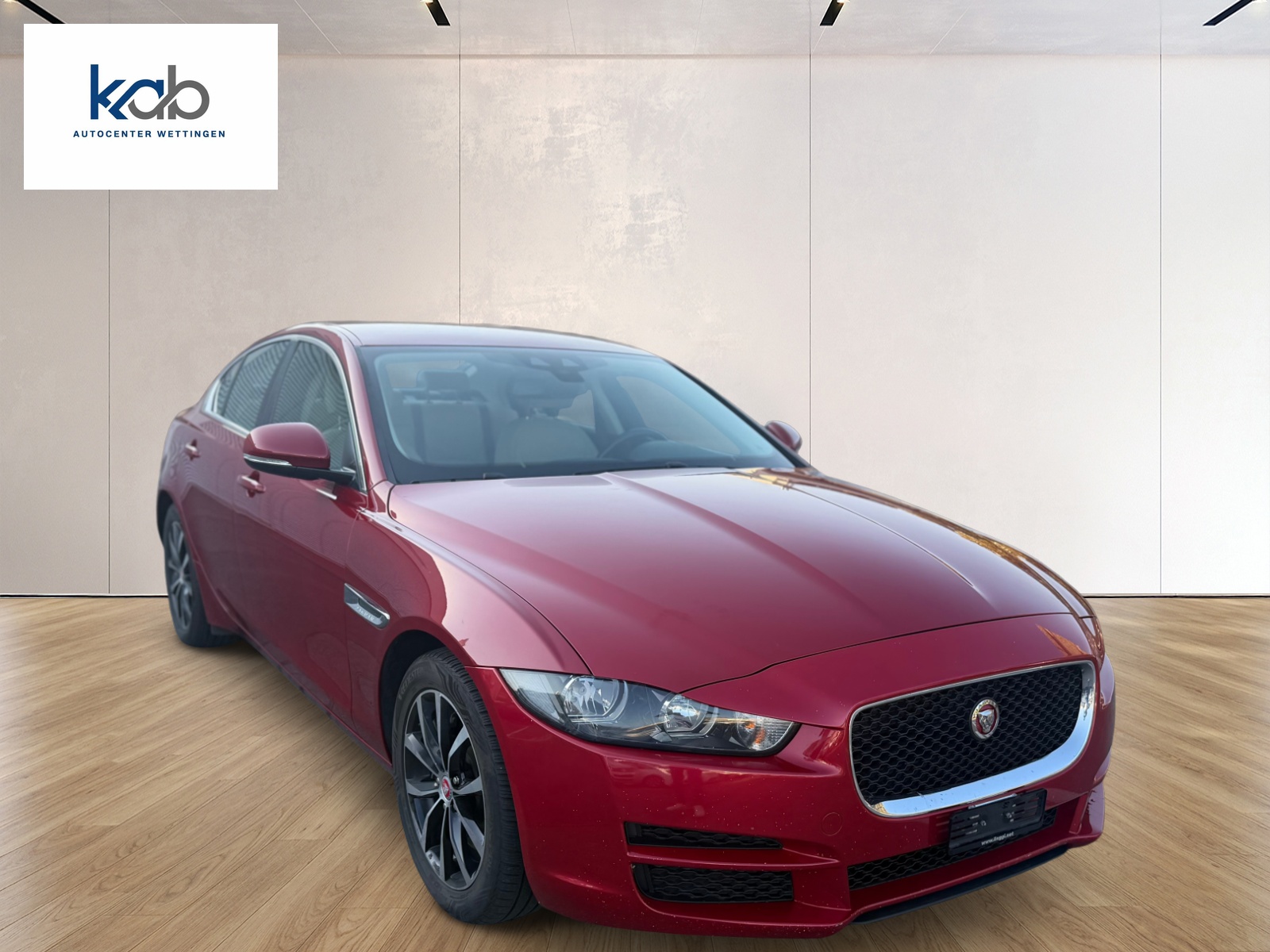 JAGUAR XE 20t 2.0 Prestige Automatic-showroom-element-2