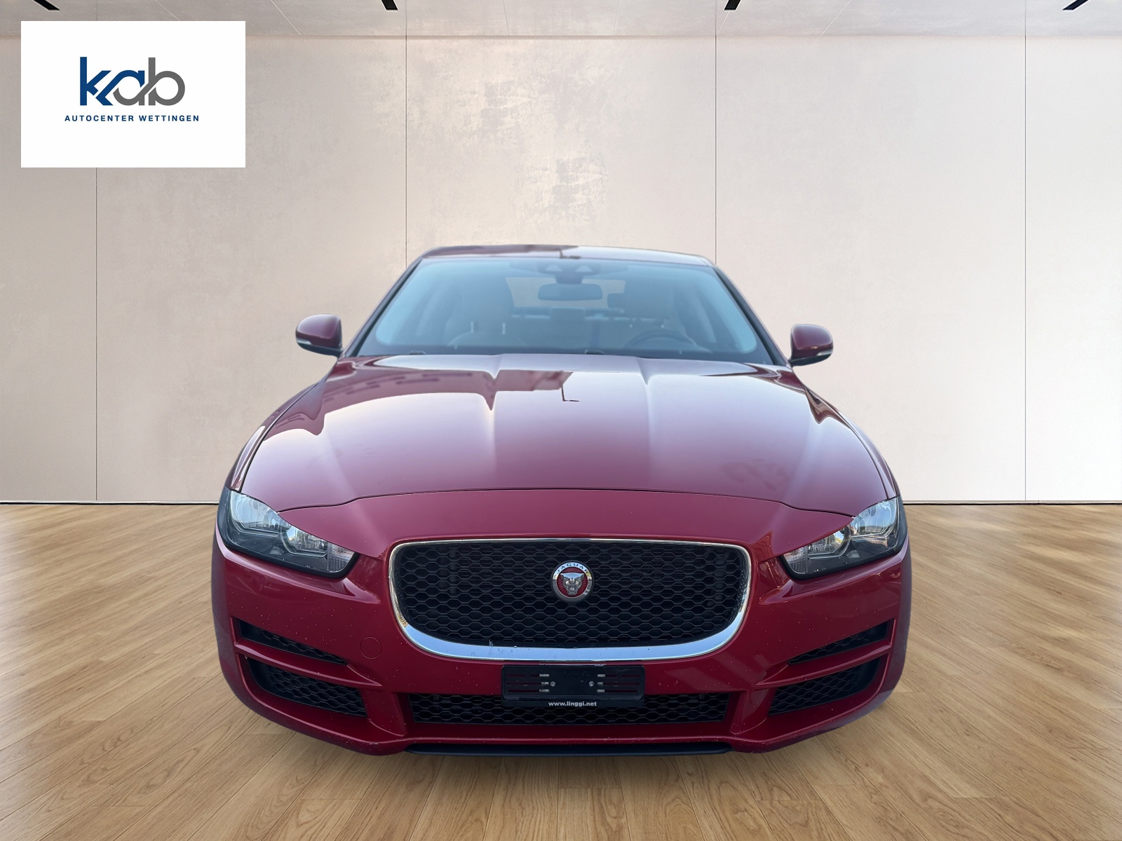JAGUAR XE 20t 2.0 Prestige Automatic-showroom-element-1