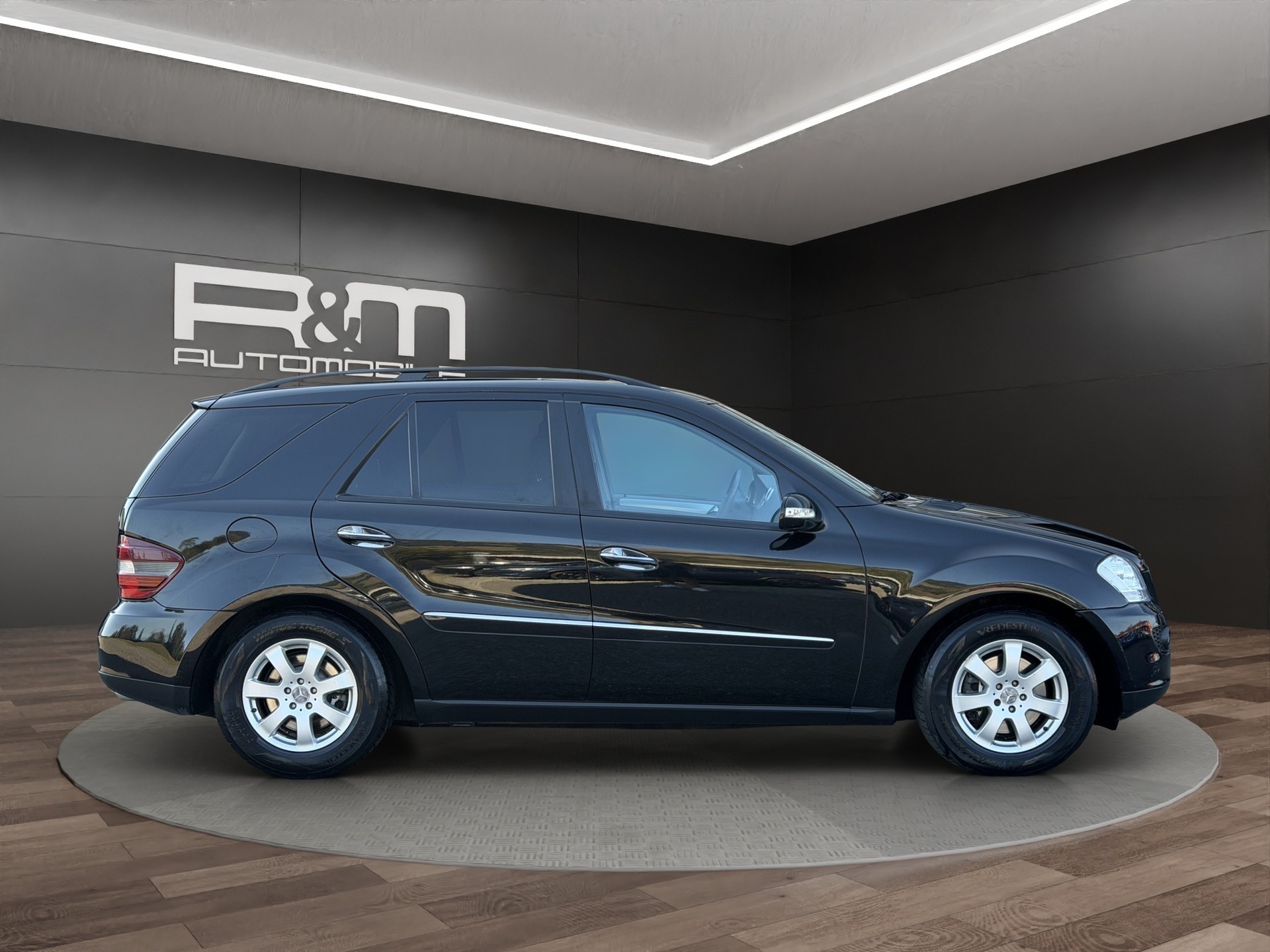 MERCEDES-BENZ ML 320 CDI 4Matic 7G-Tronic-showroom-element-3