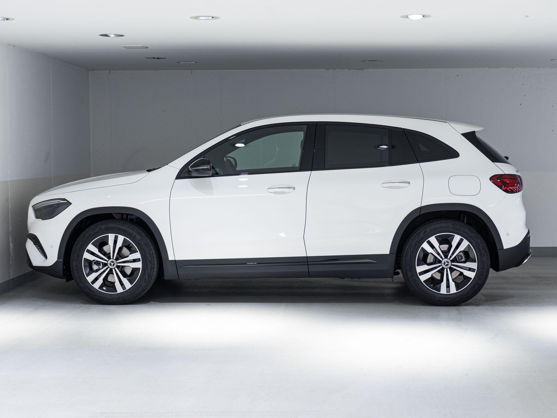MERCEDES-BENZ GLA 200 Night Star-image-4