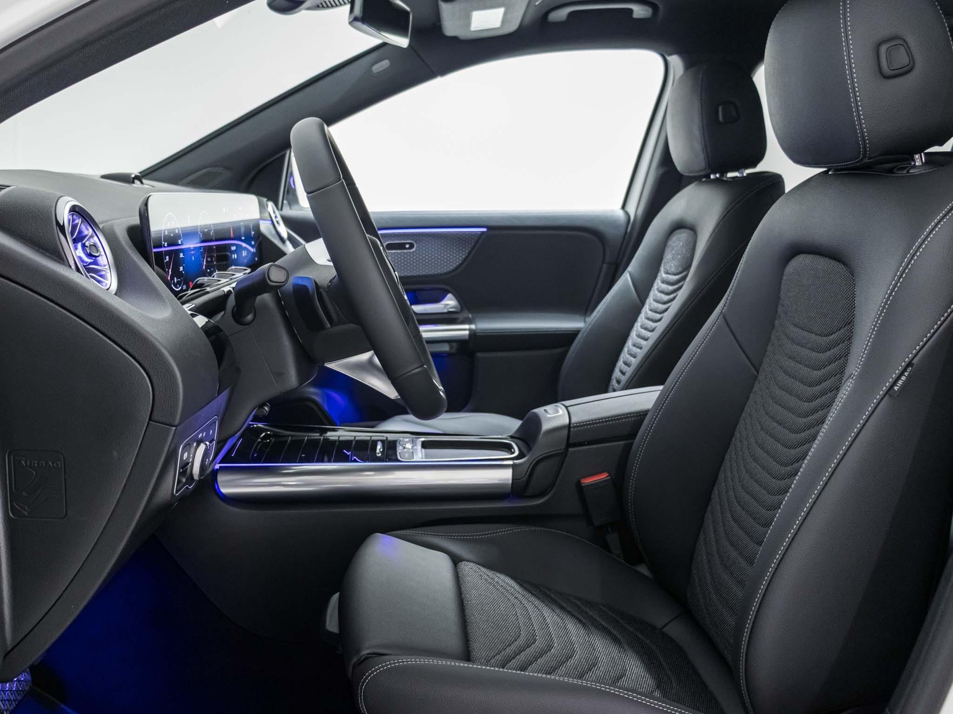 MERCEDES-BENZ GLA 200 Night Star-image-6