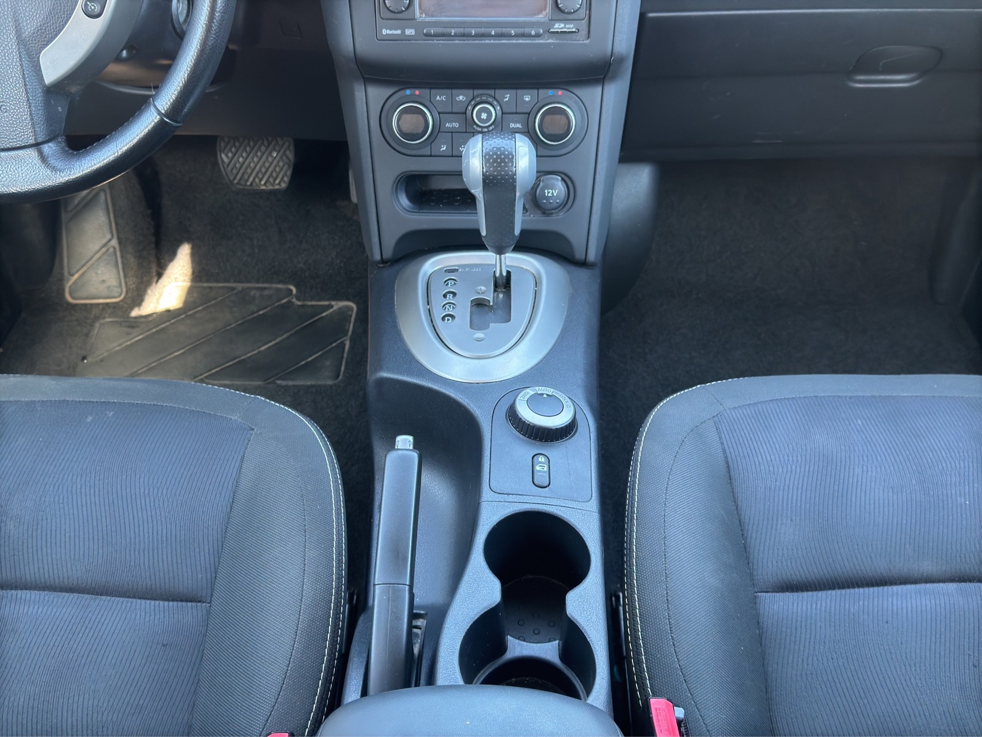 NISSAN Qashqai 2.0 dCi 4WD acenta Automatic-image-14