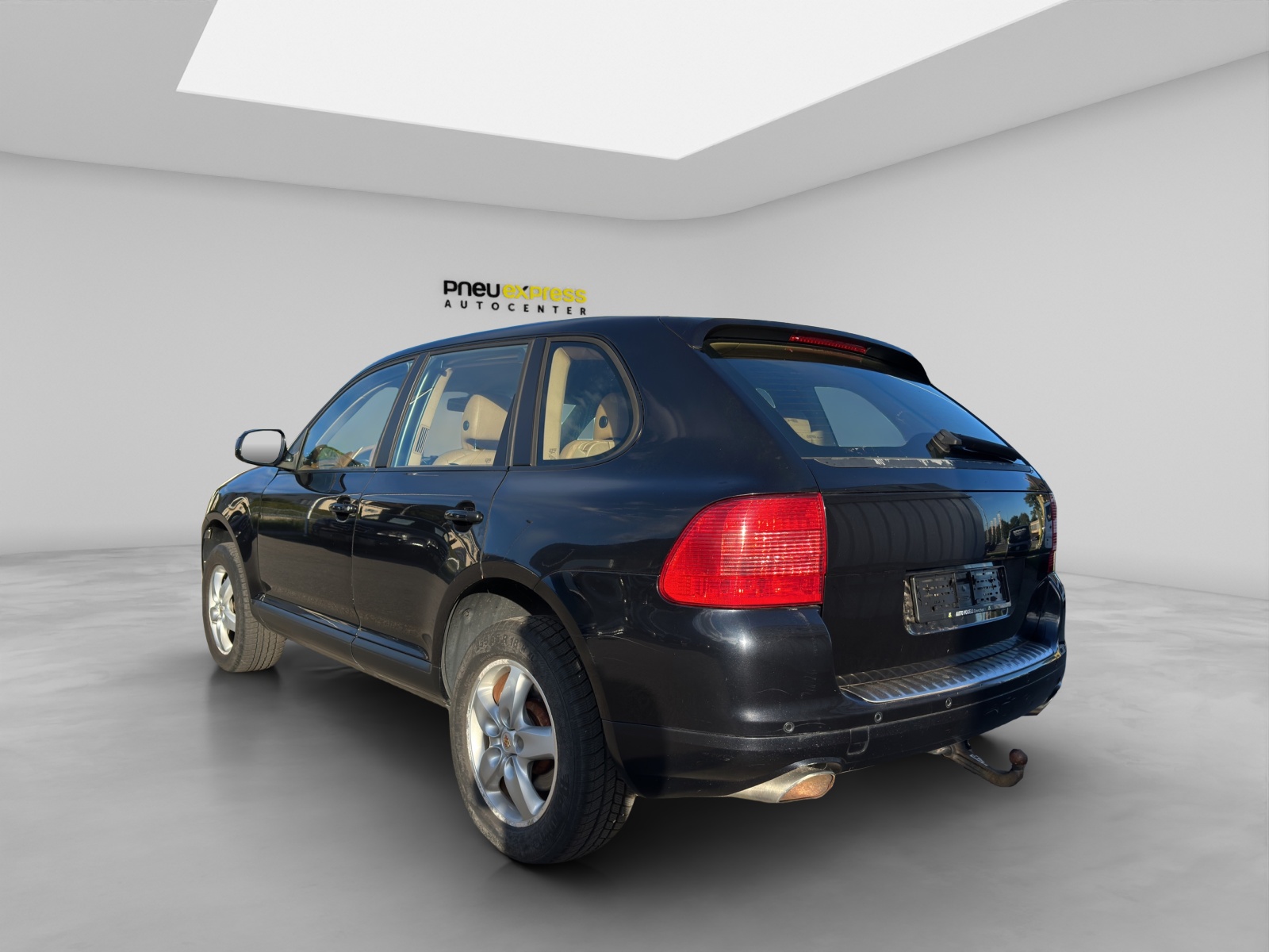 PORSCHE Cayenne S-showroom-element-3