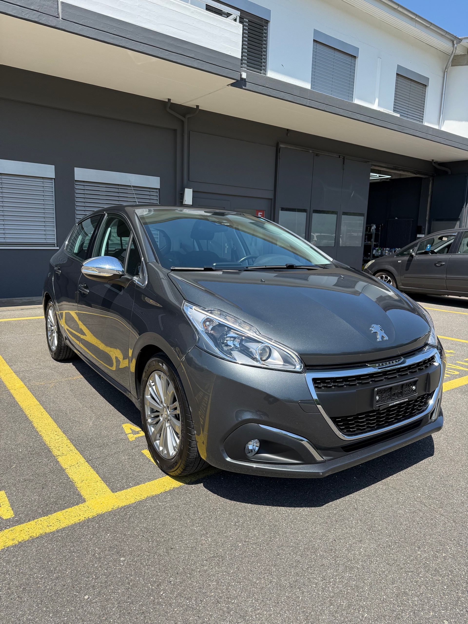 PEUGEOT 208 1.2 PureTech Active EAT6-image-7