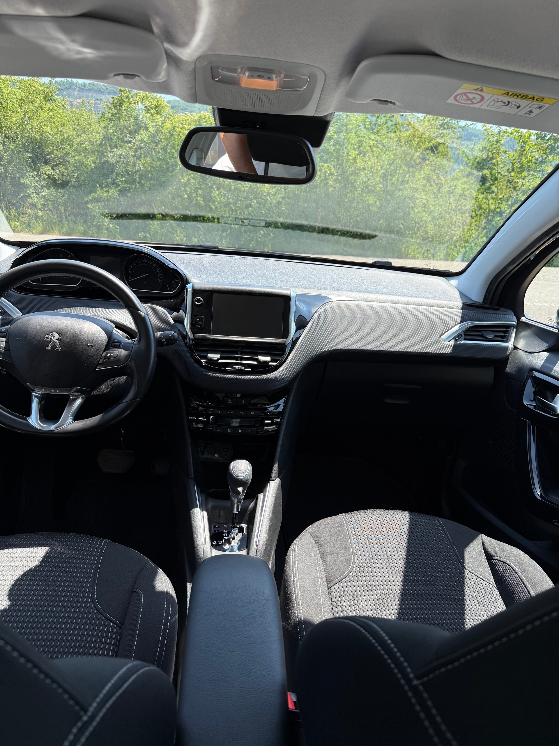 PEUGEOT 208 1.2 PureTech Active EAT6-image-9