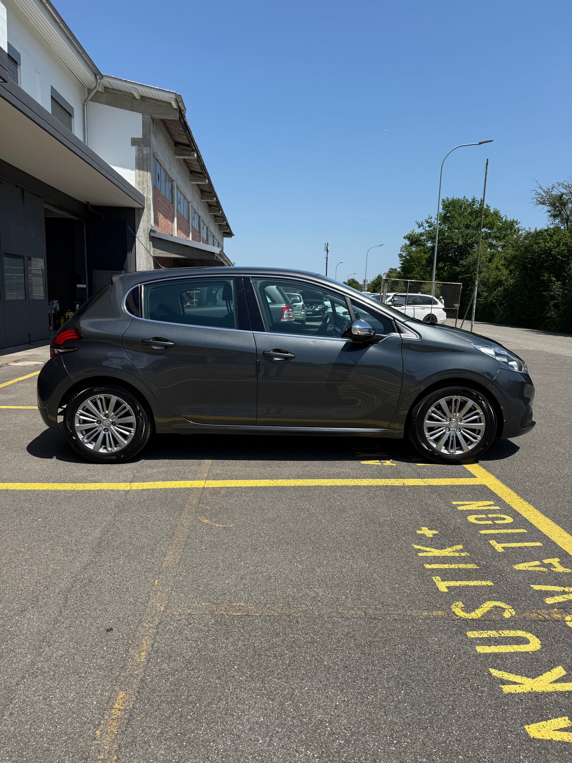 PEUGEOT 208 1.2 PureTech Active EAT6-image-13