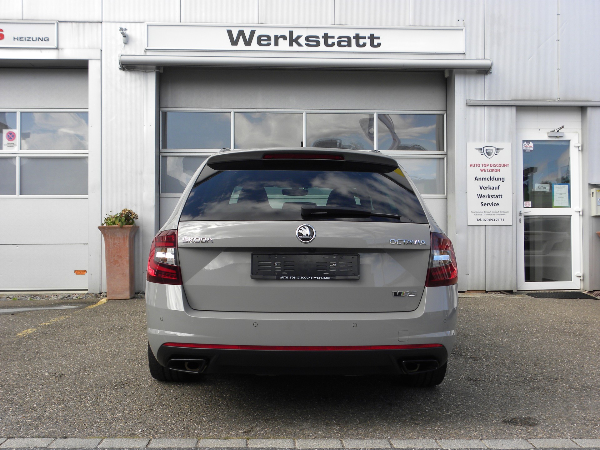 SKODA Octavia Combi 2.0 TSI RS DSG-image-5