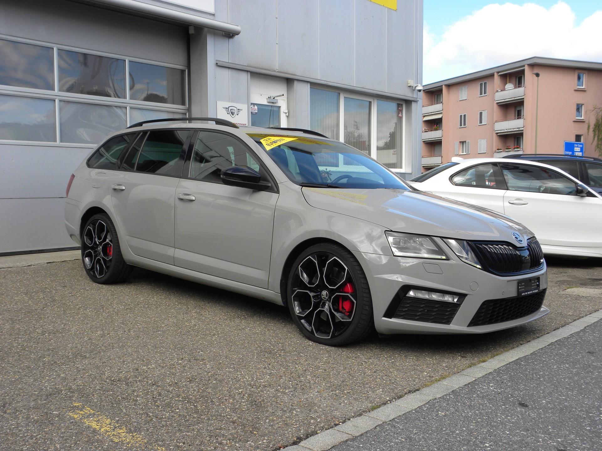 SKODA Octavia Combi 2.0 TSI RS DSG-image-1