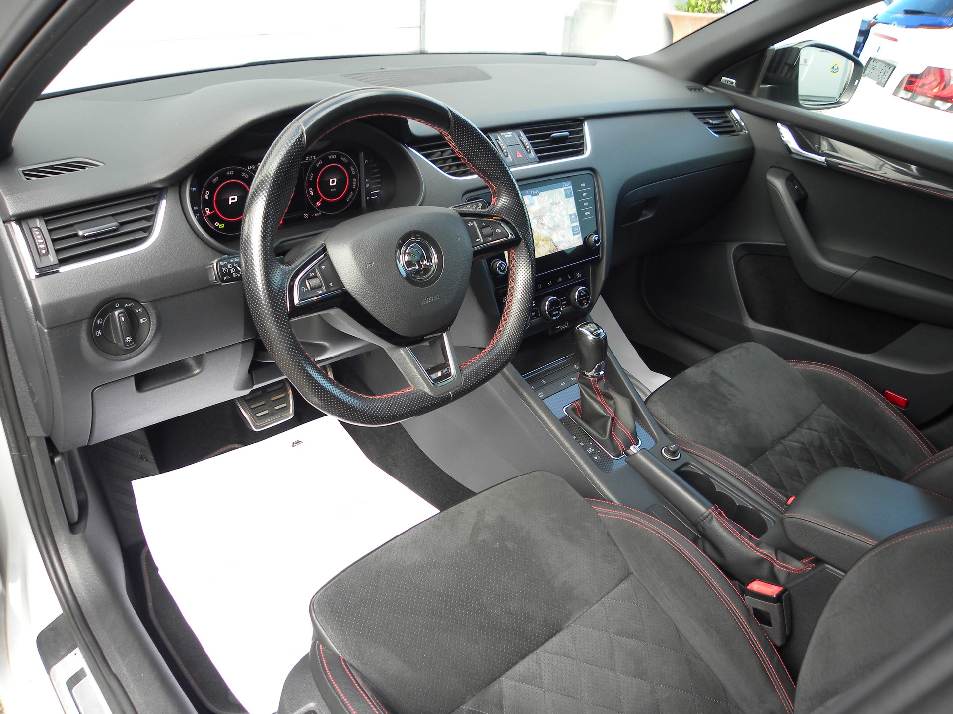 SKODA Octavia Combi 2.0 TSI RS DSG-image-6