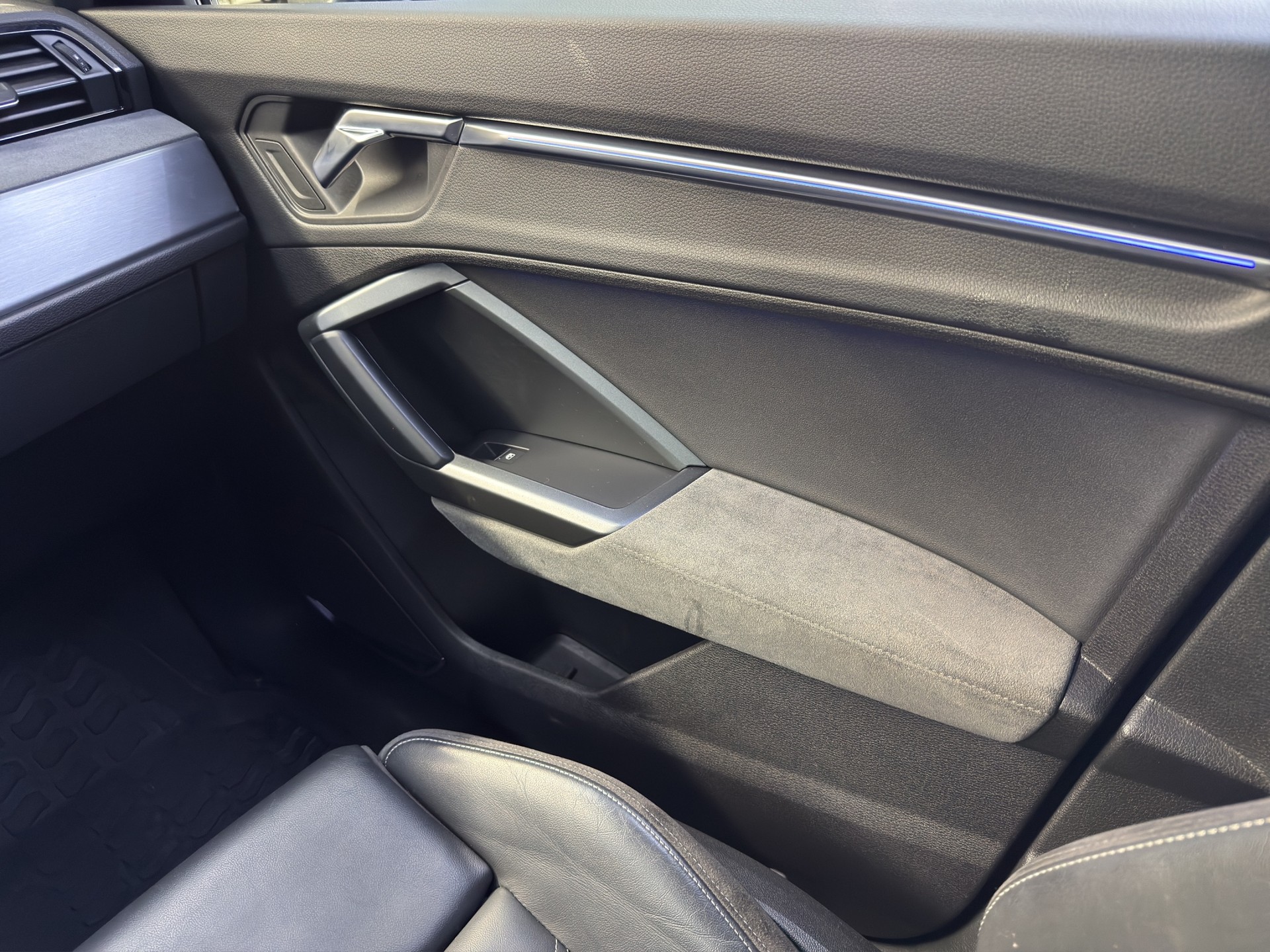 AUDI Q3 45 TFSI S line quattro S-tronic-image-31